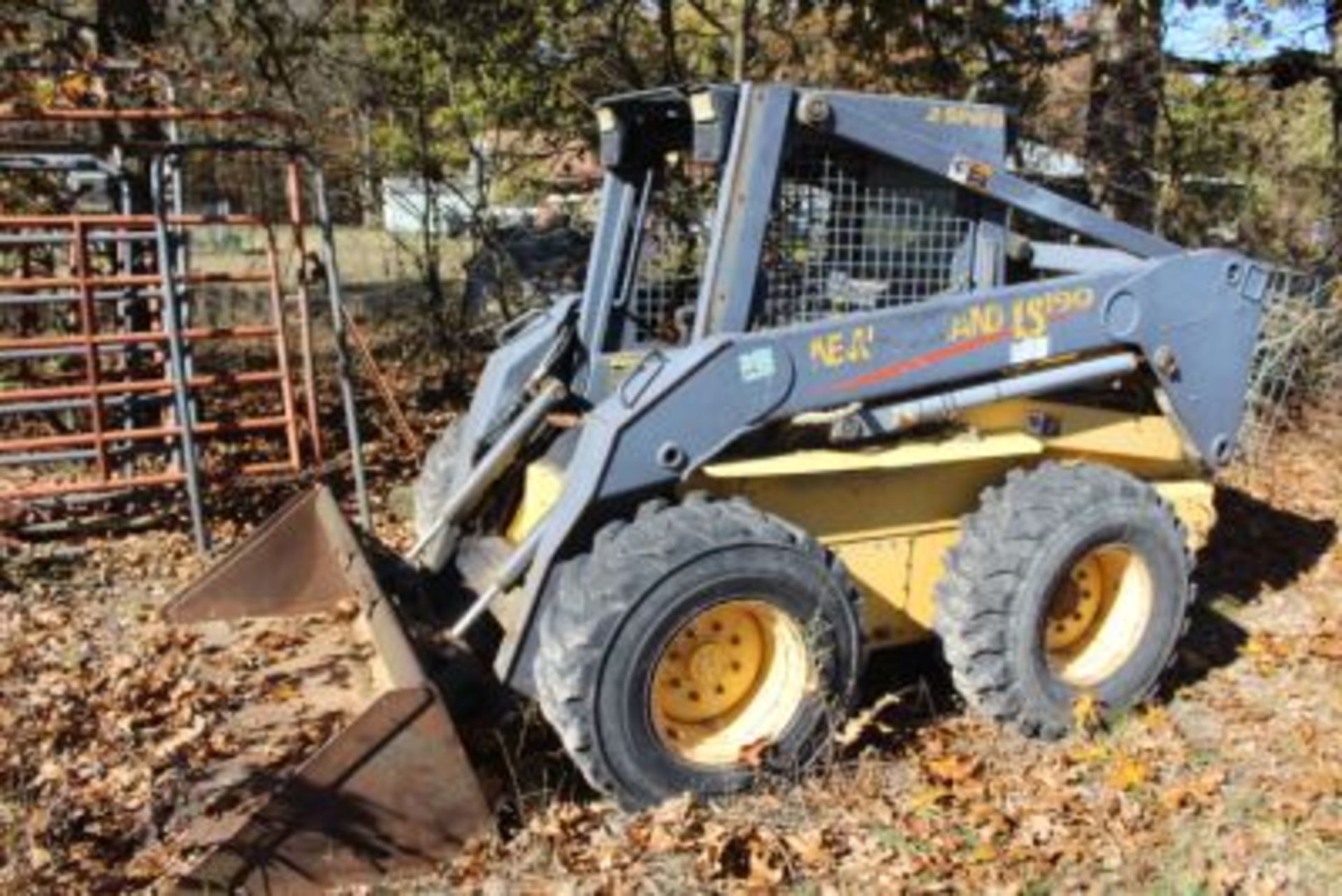 NEW HOLLAND LS190 SKIDSTEER W/ SUPER BOOM - Image 2 of 4