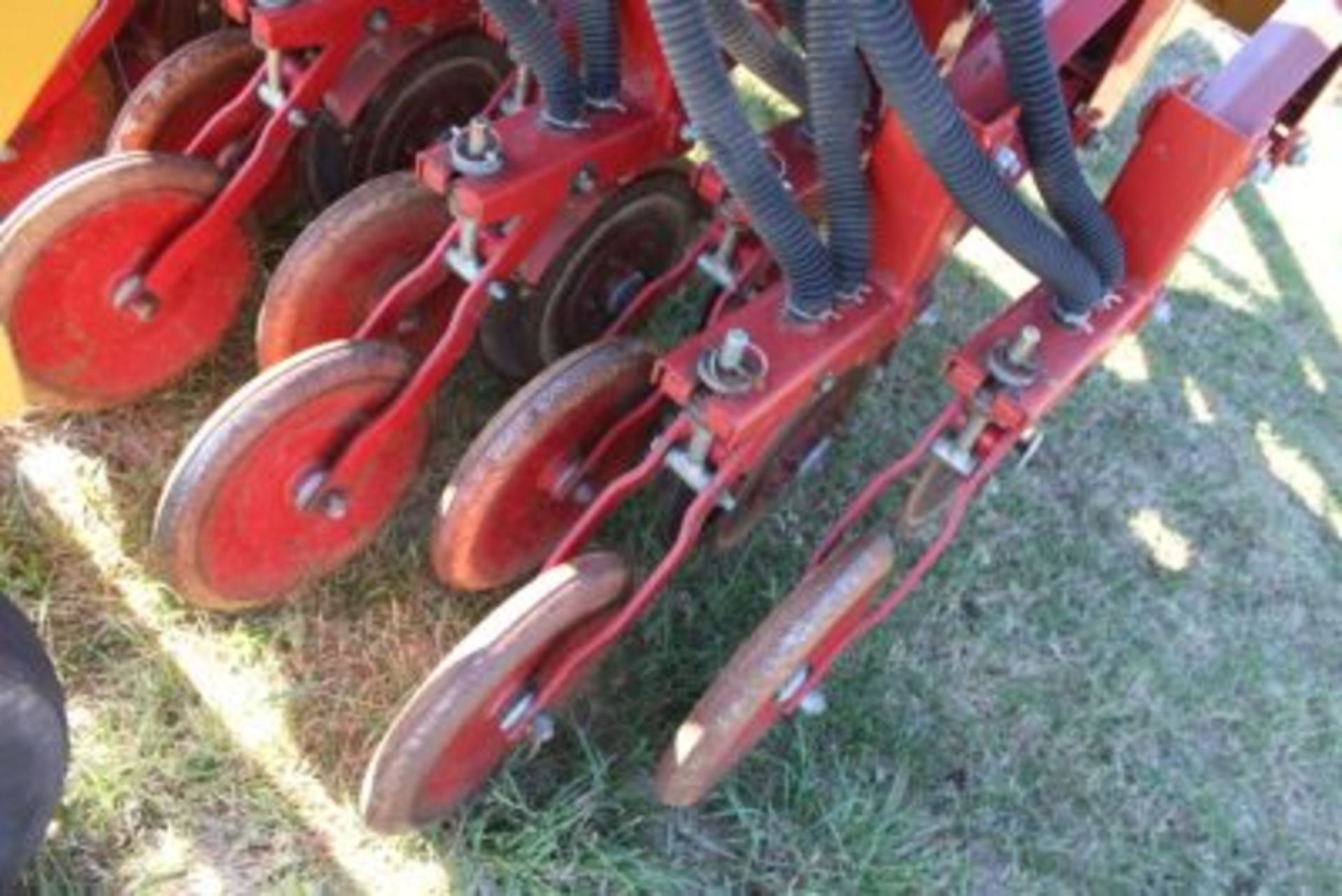 HAYBUSTER GRAIN DRILL MODEL 107 - Image 5 of 6