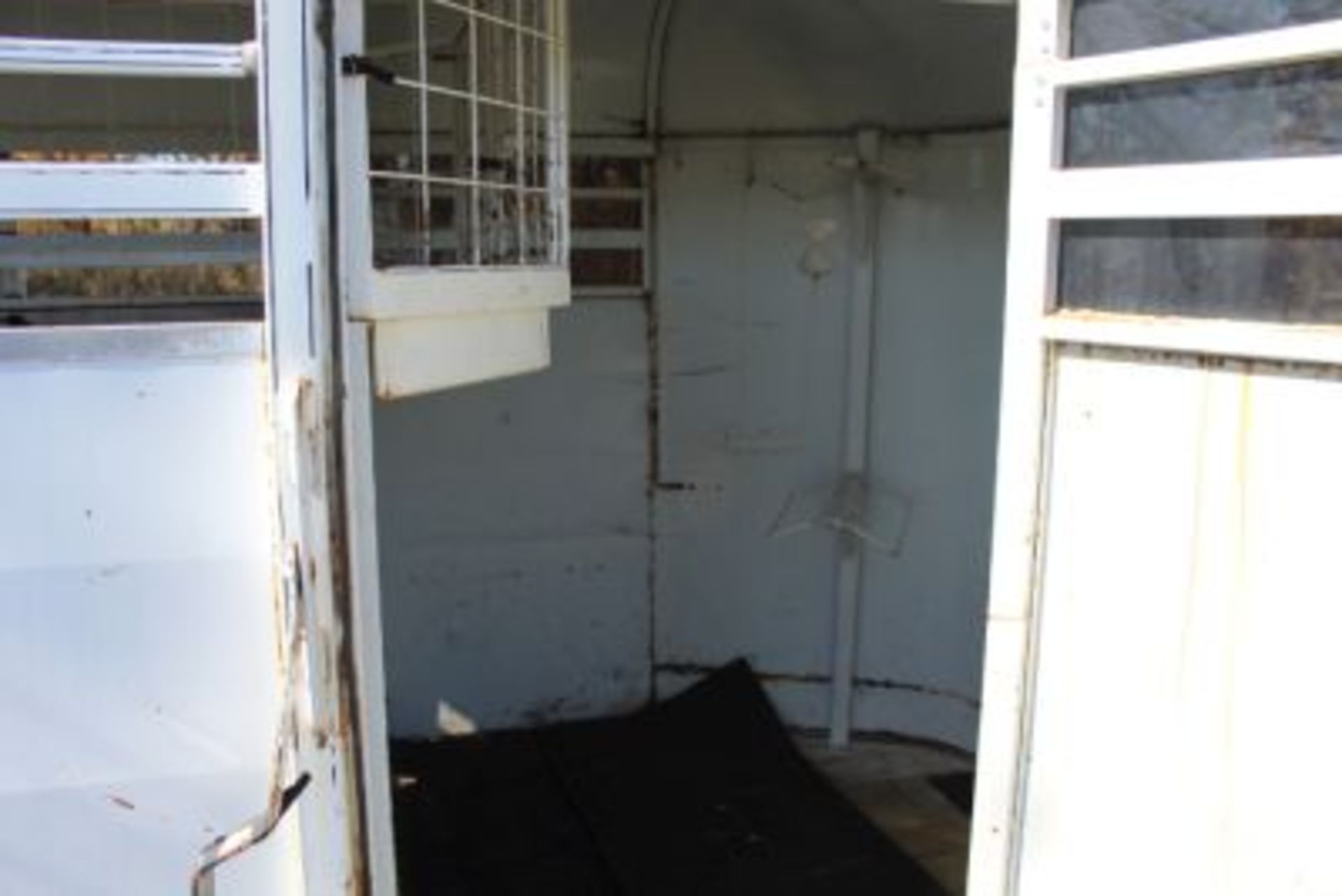 99 CHAPARREL HORSE TRAILER - Image 3 of 6