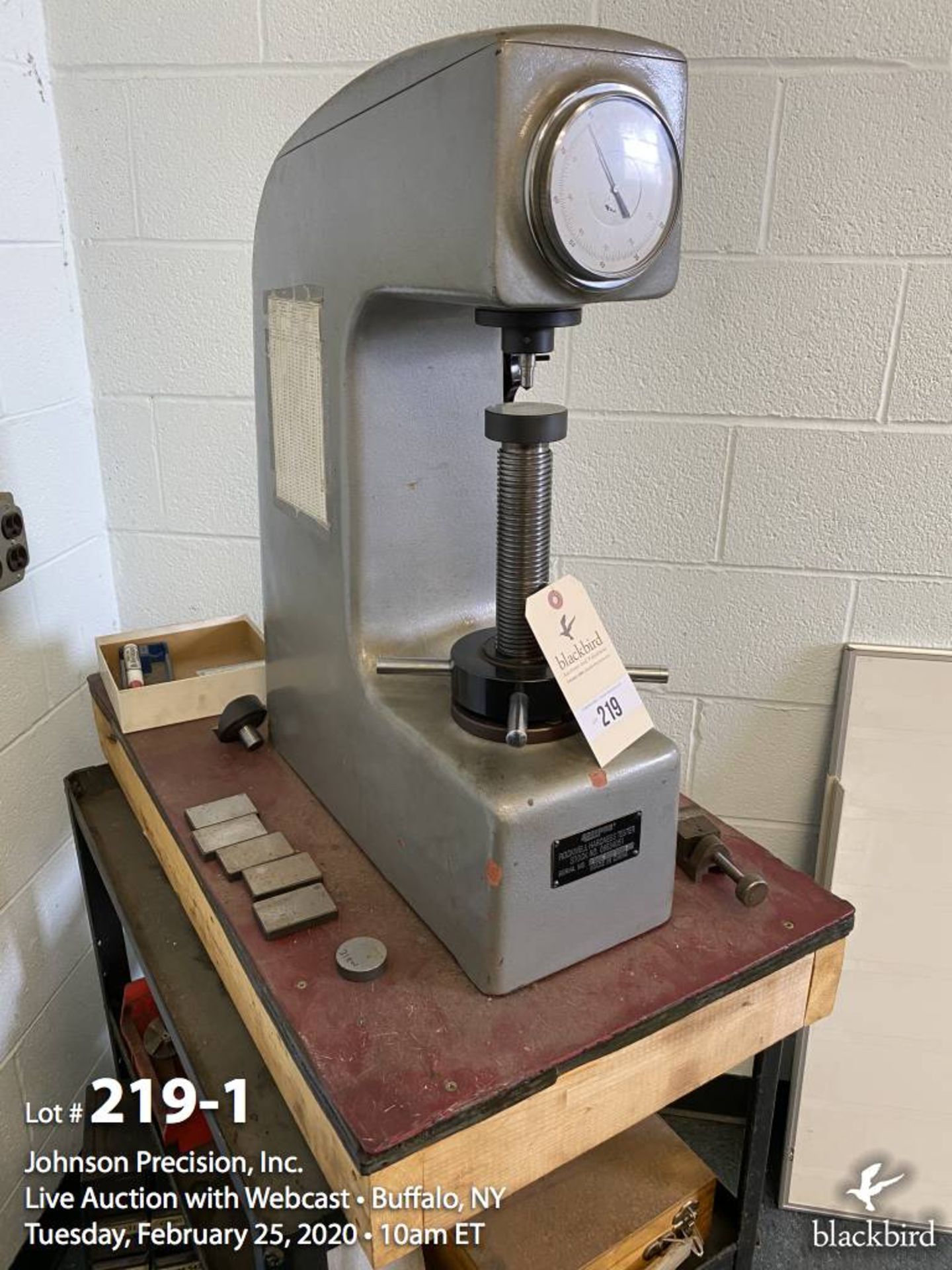 Accupro Rockwell hardness tester