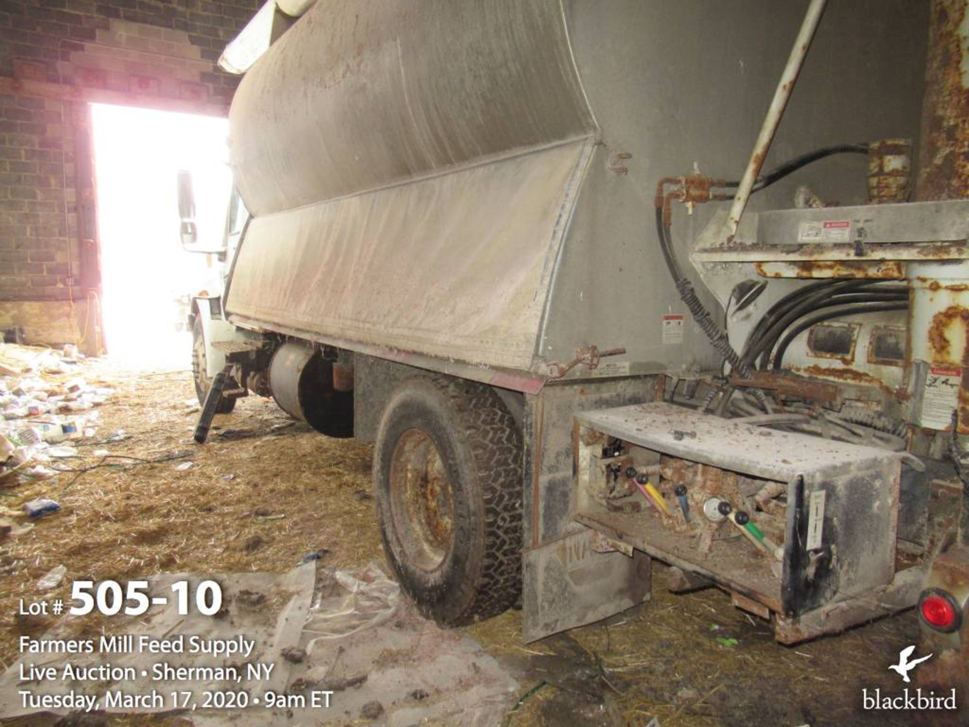 2004 International DT530 feed truck - Image 11 of 18