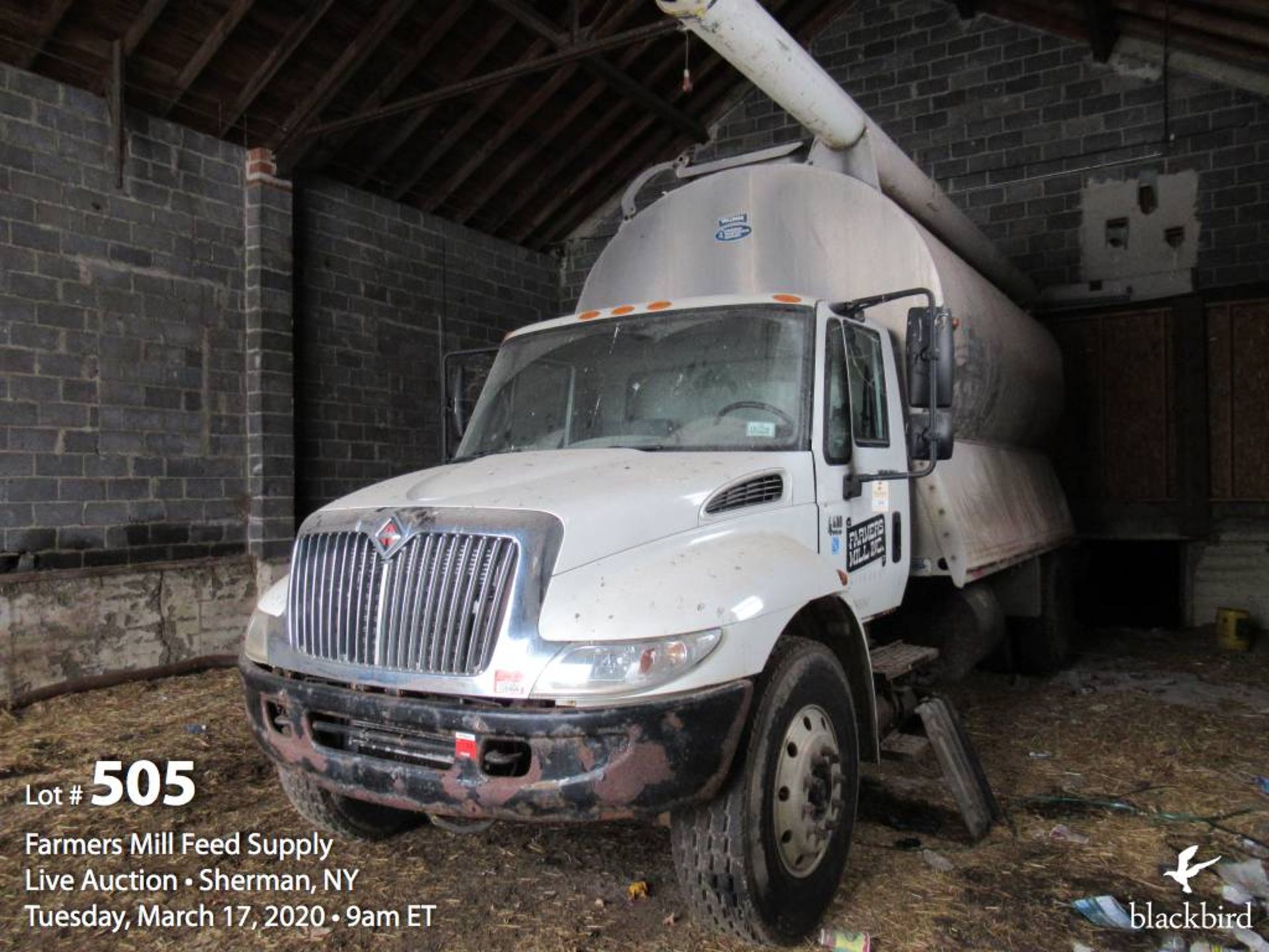 2004 International DT530 feed truck