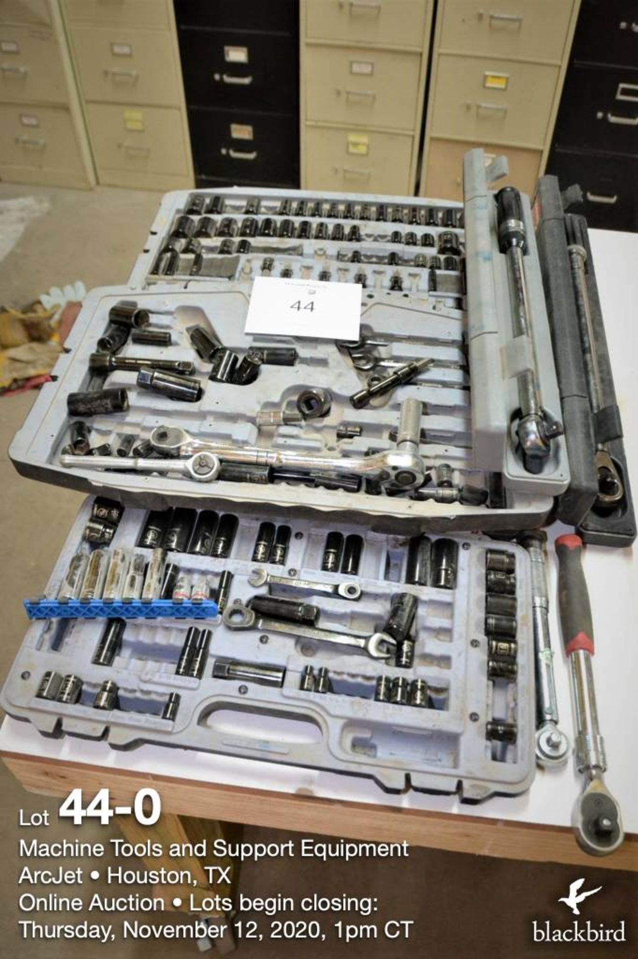 (Lot): Assorted sockets metric & SAE sized, also 3 torque wrenches 2-1/2 drive, 3/8 in & 1/4 in driv