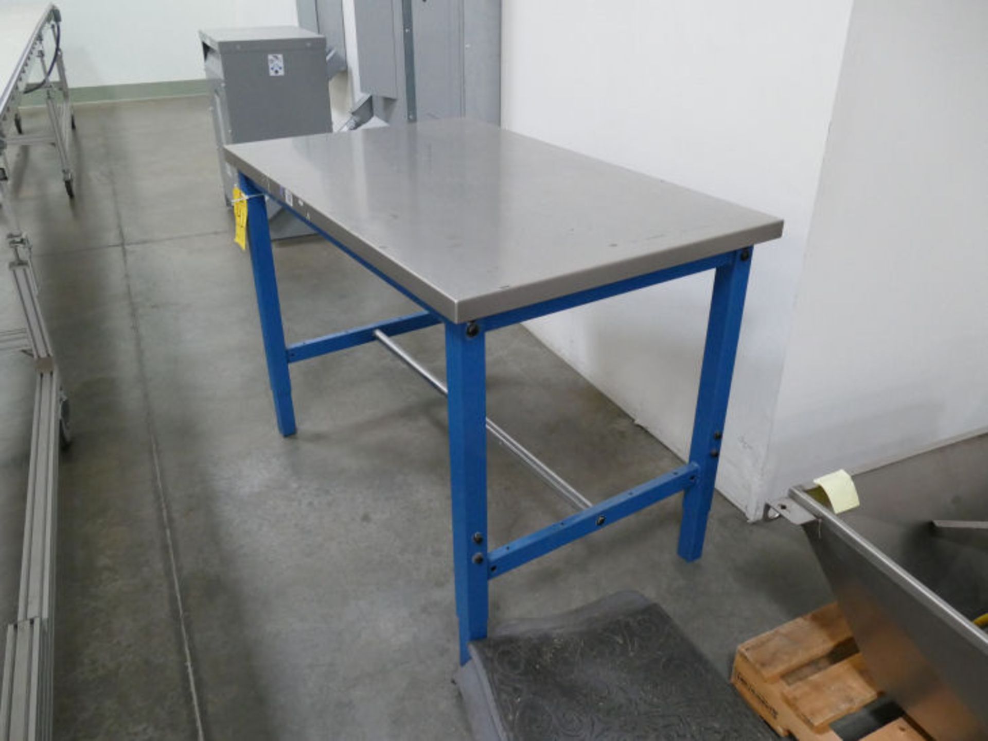 STAINLESS STEEL TABLE, 30"x48"