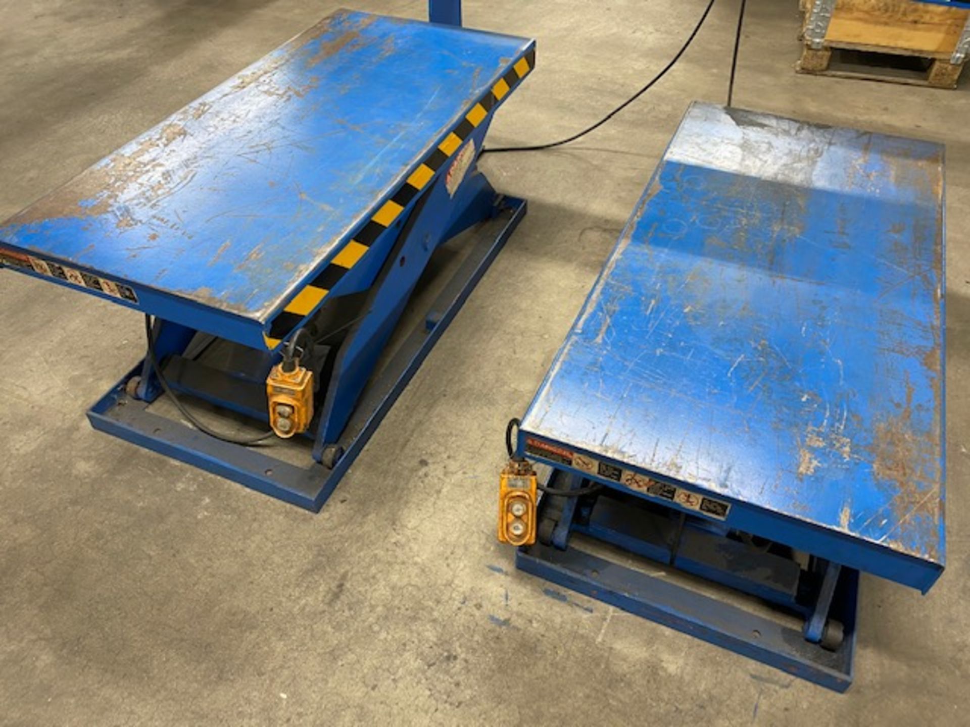 (2) Hydraulic Lift Tables - Niagara Support Equipment