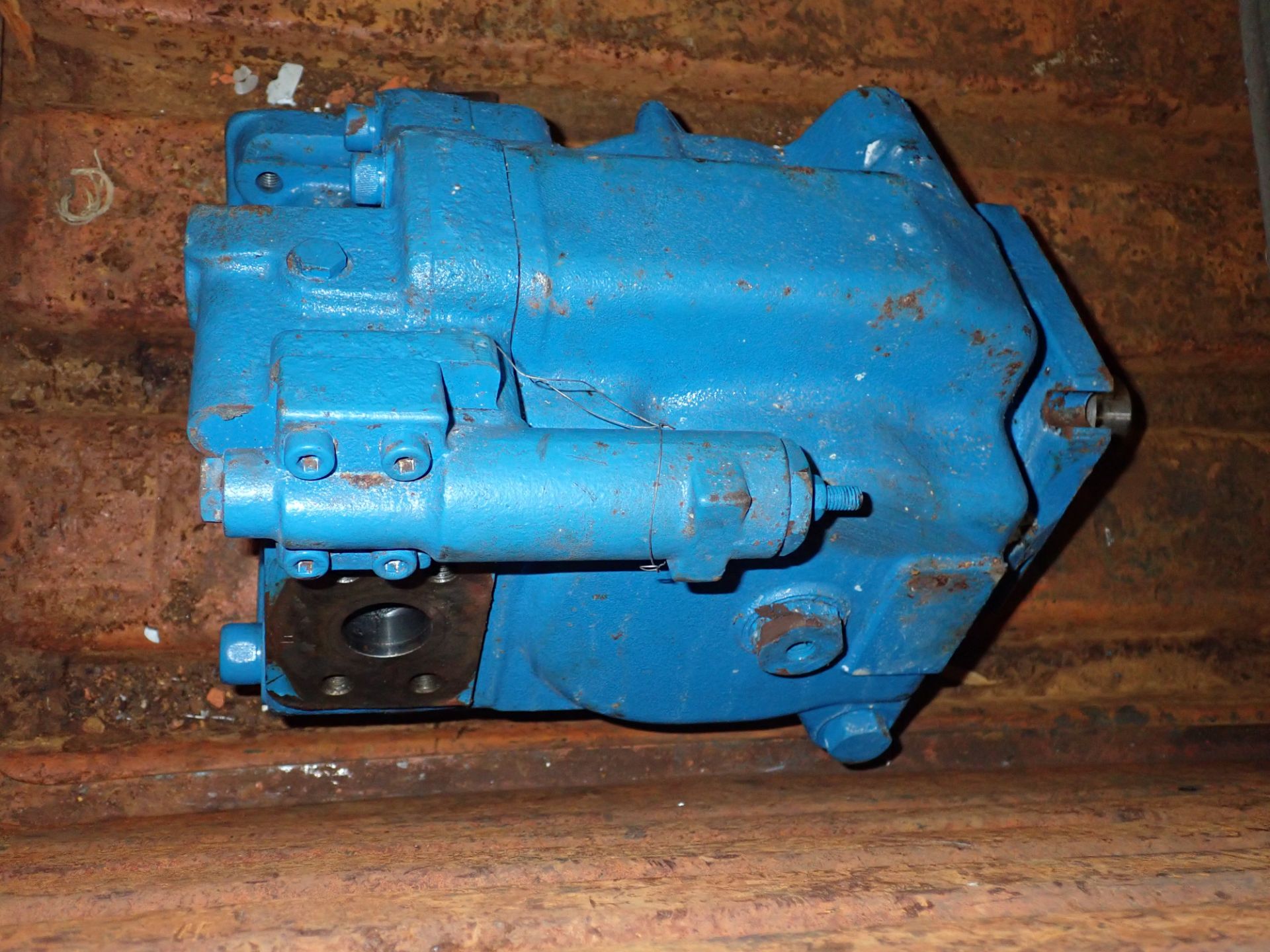 Large Vickers ? Hydraulic Pump - Image 3 of 5