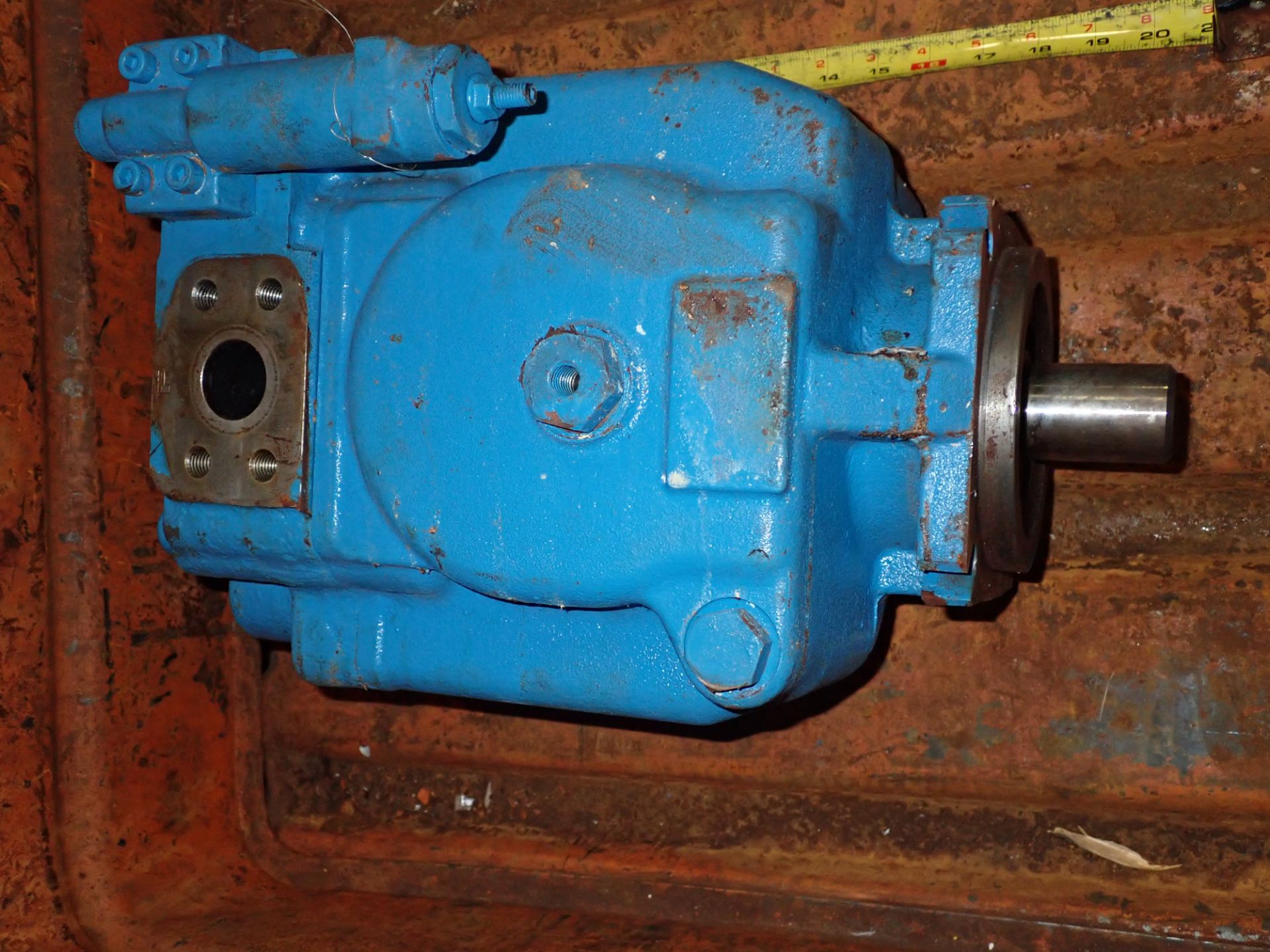 Large Vickers ? Hydraulic Pump - Image 4 of 5
