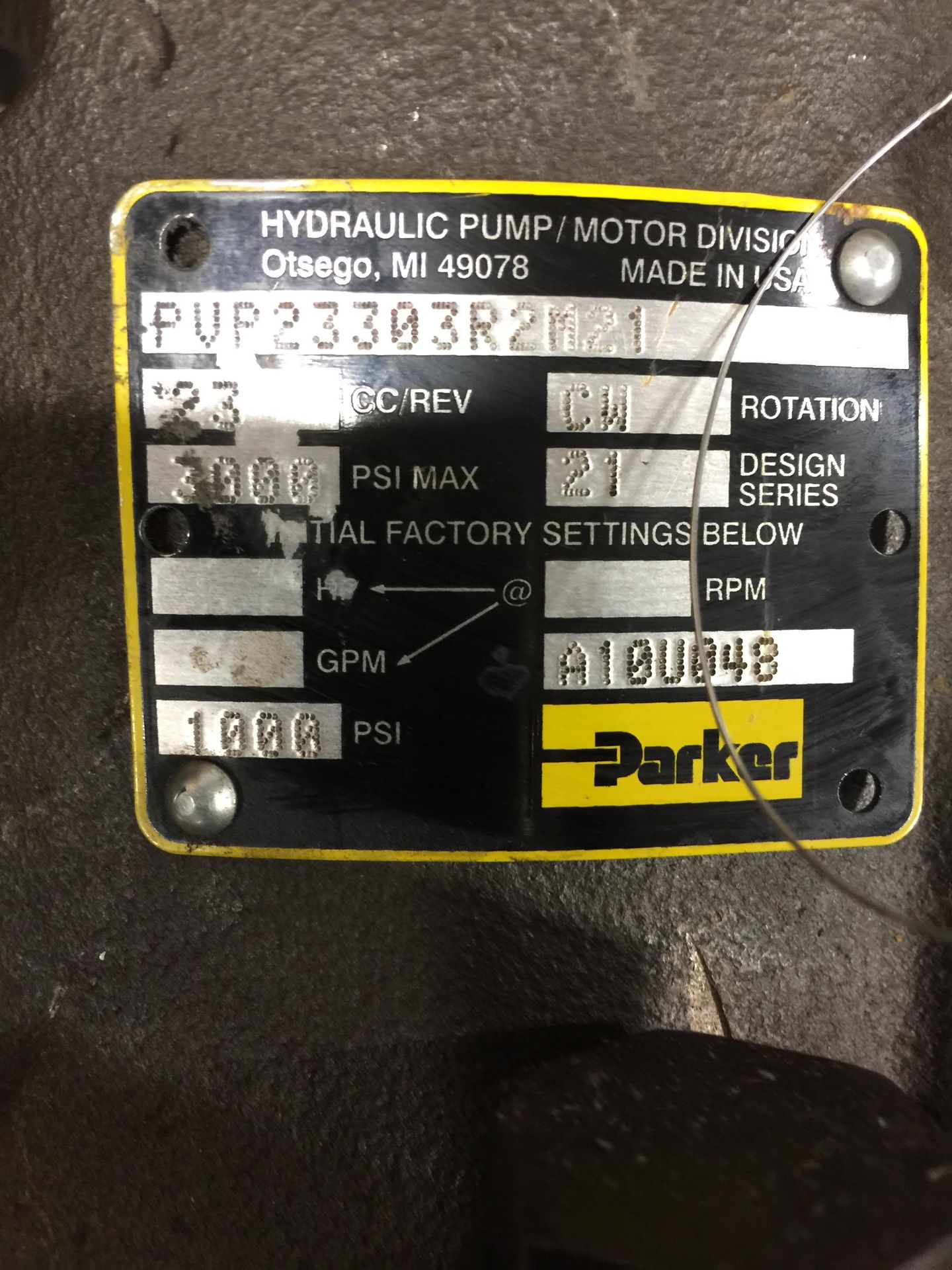 Lot of 2 Parker PVP1630L212 and PVP23303R2M21 Hydraulic Pumps - Image 3 of 3