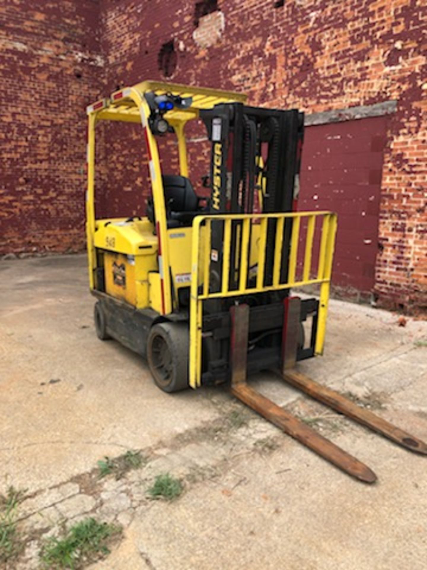 2013 HYSTER 8,000 LB CAPACITY ELECTRIC FORKLIFT MODEL E80XN - Image 2 of 5