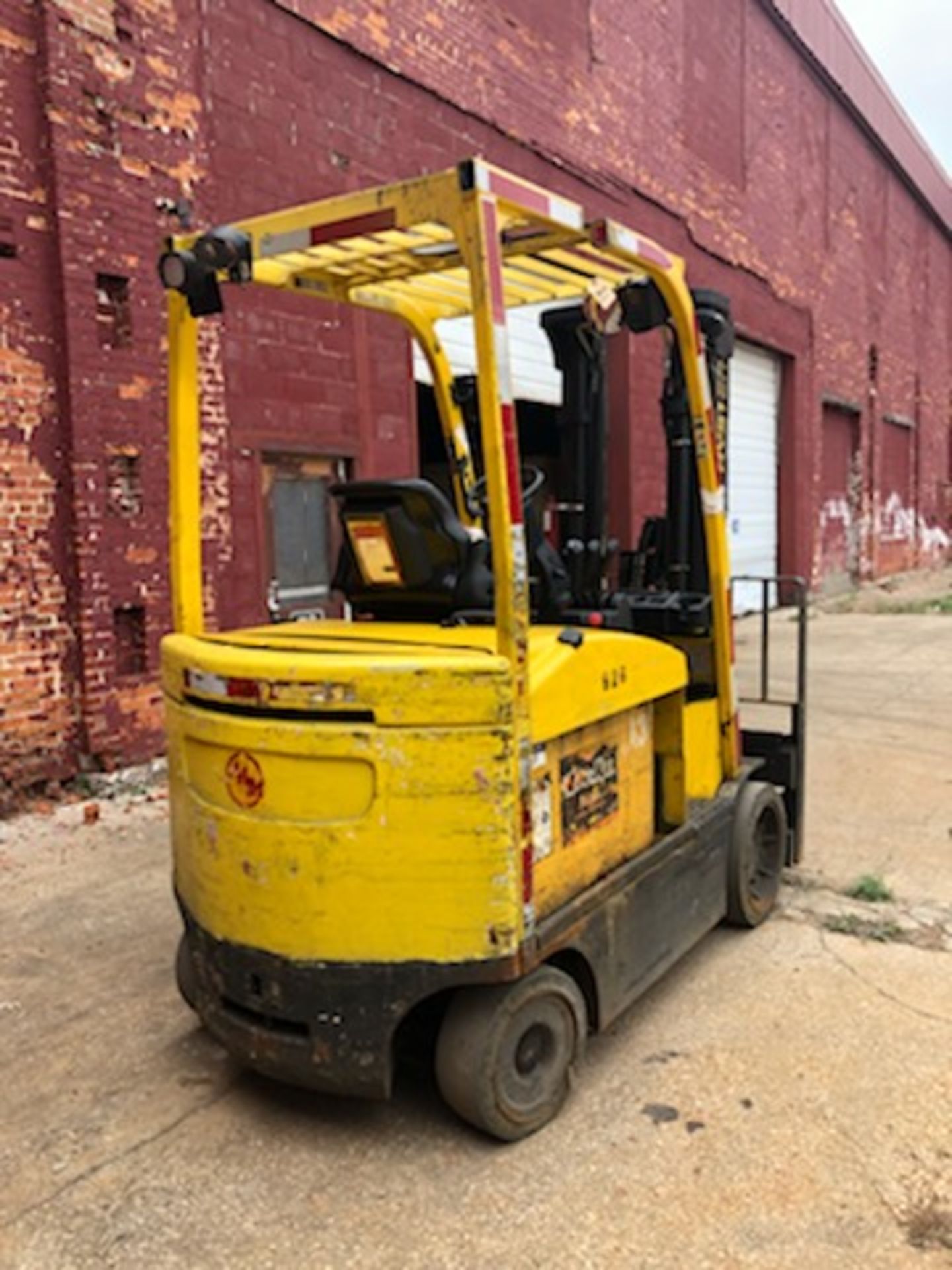 2013 HYSTER 8,000 LB CAPACITY ELECTRIC FORKLIFT MODEL E80XN - Image 5 of 6