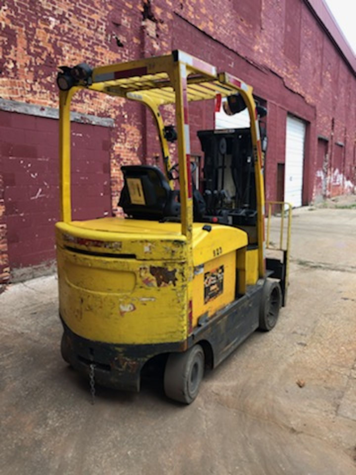 2013 HYSTER 8,000 LB CAPACITY ELECTRIC FORKLIFT MODEL E80XN - Image 3 of 5