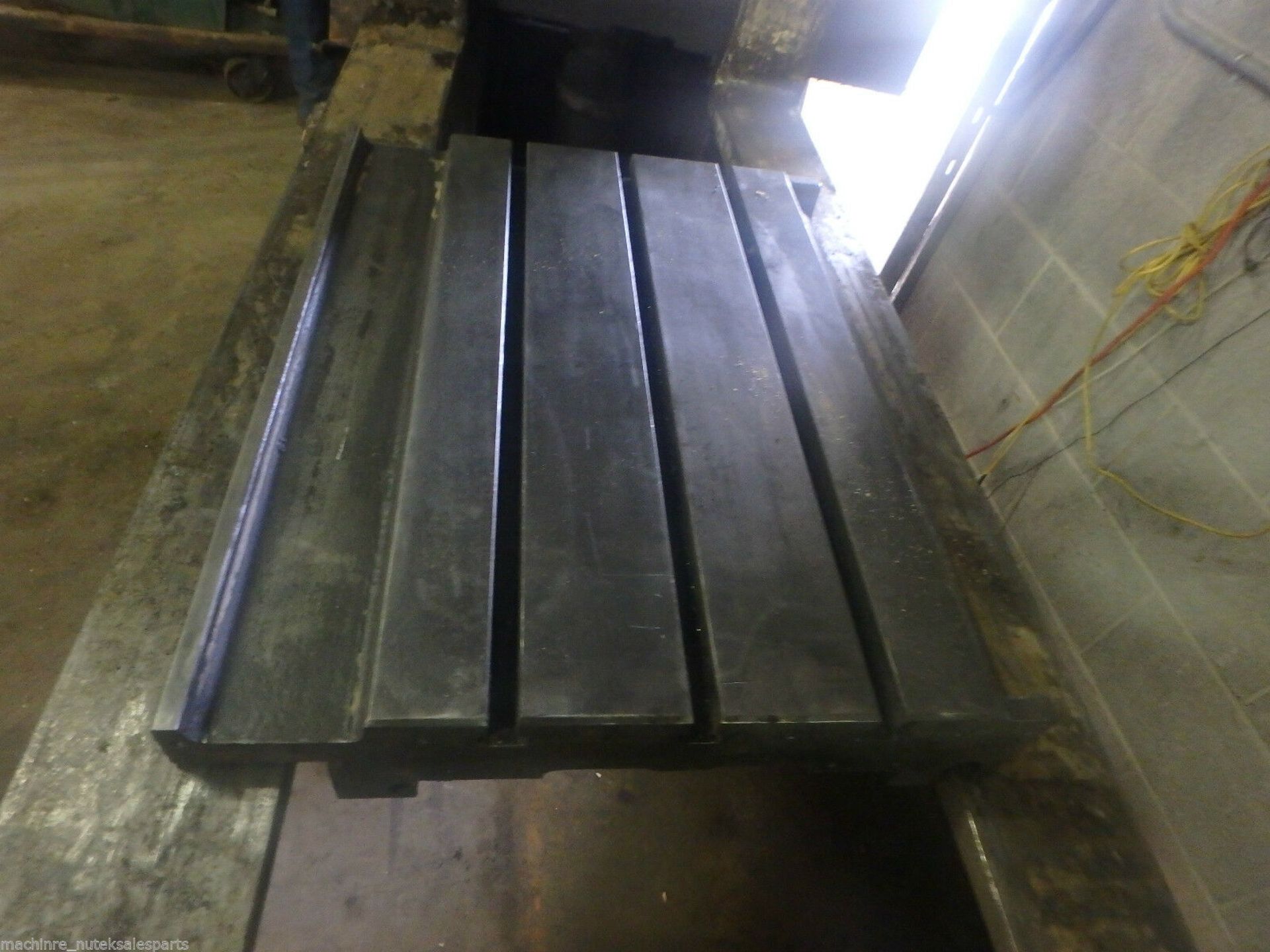 28" x 22" T-Slotted Table