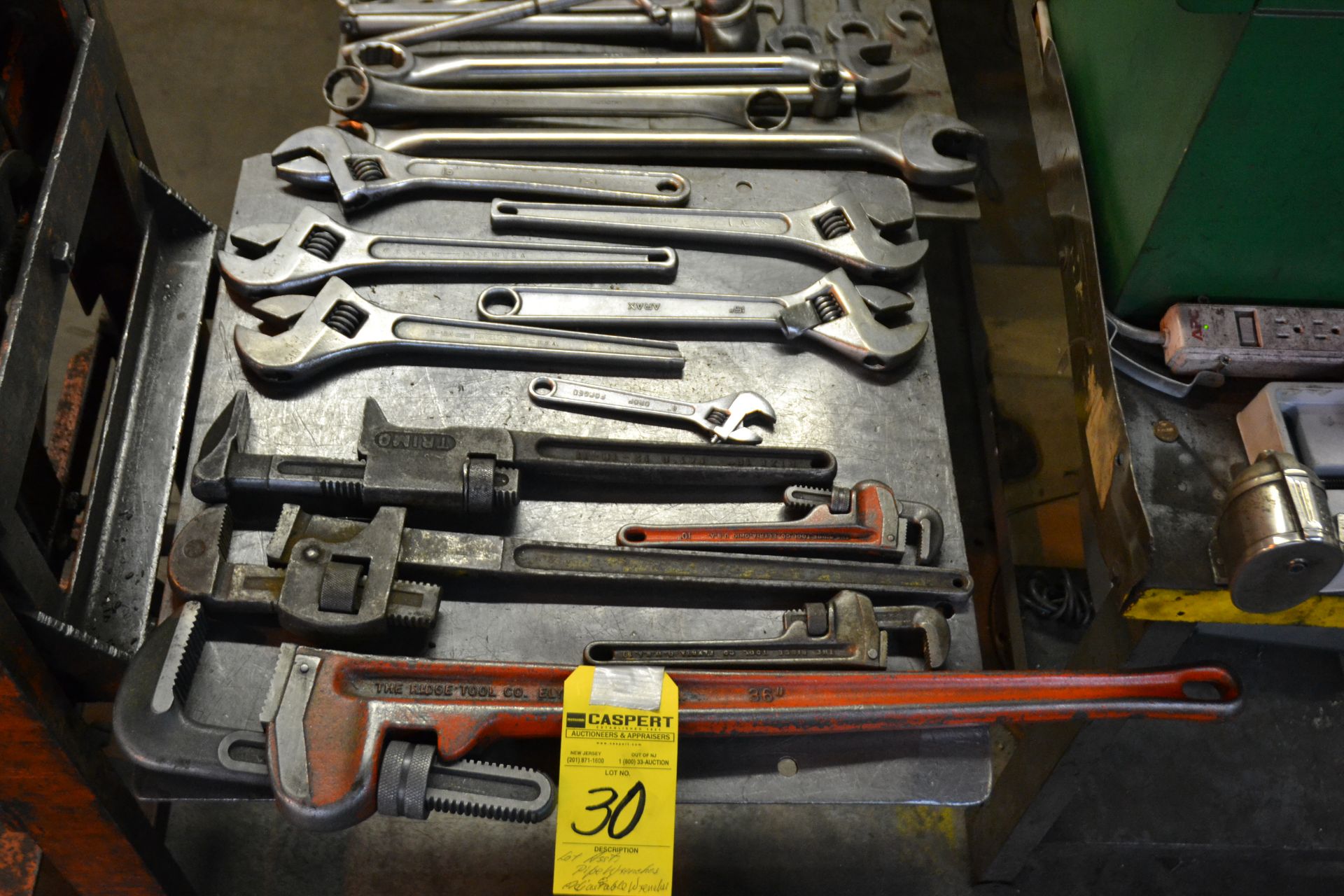 Lot - Adjustable & Pipe Wrenches