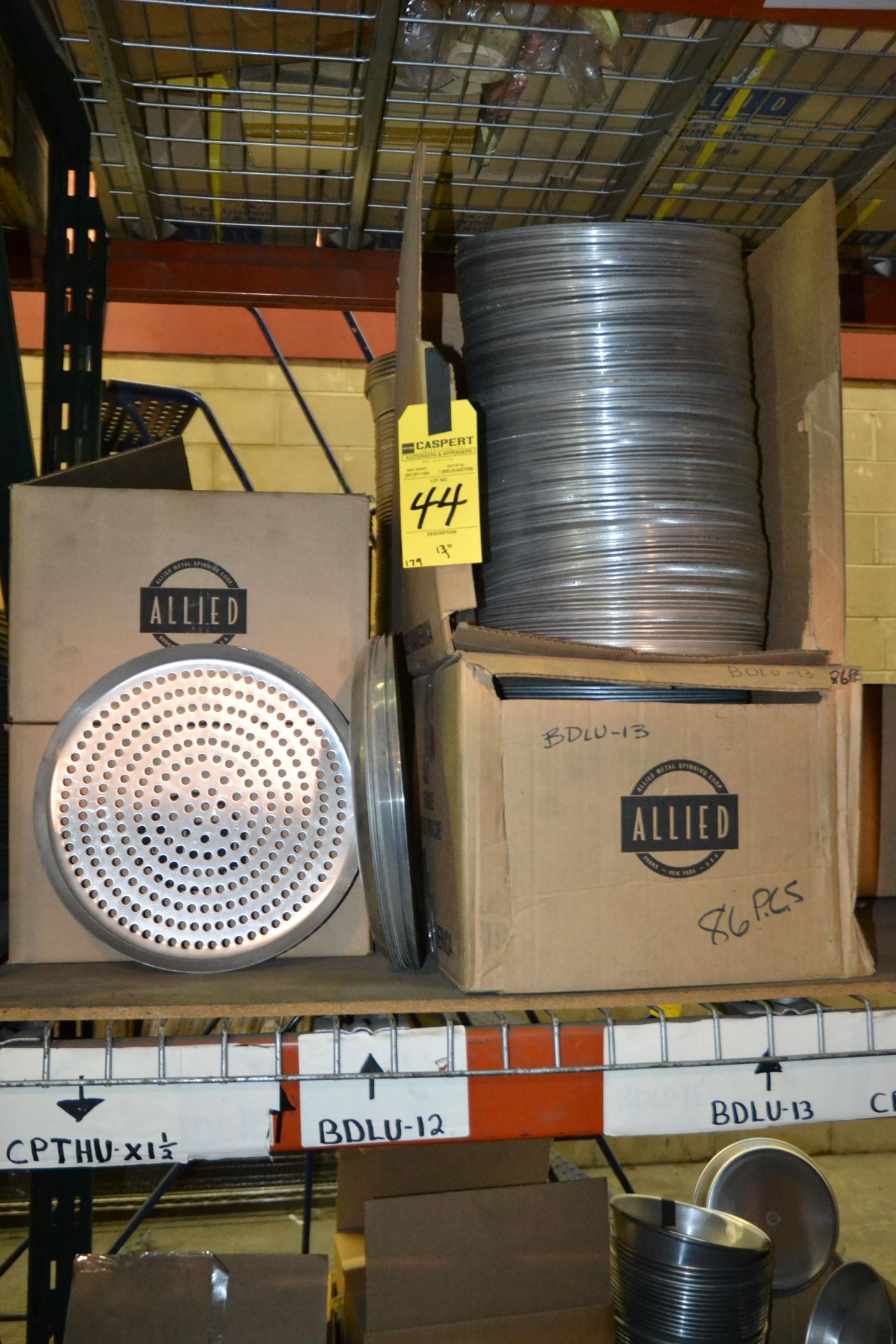 13" Perforated Beadless Pans with Cutting Edge