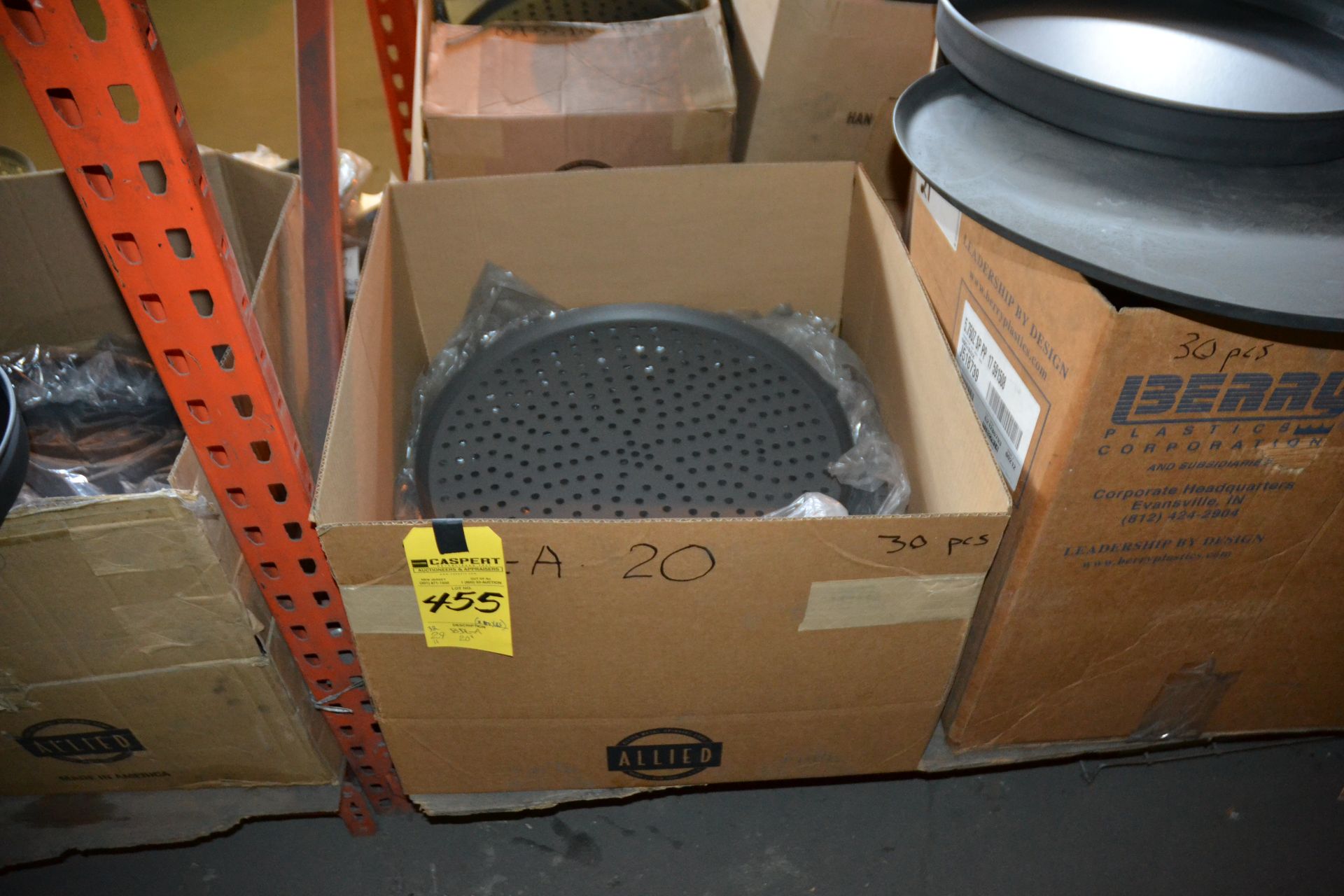 20" Perforated, Anodized Beadless Pans with Cutting Edge