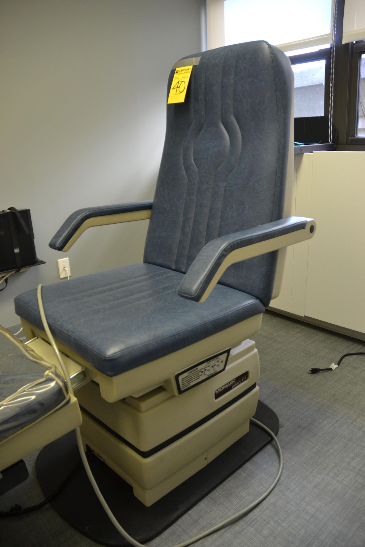 MIDMARK PODIATRY 417 EXAMINATION CHAIR - Image 3 of 3