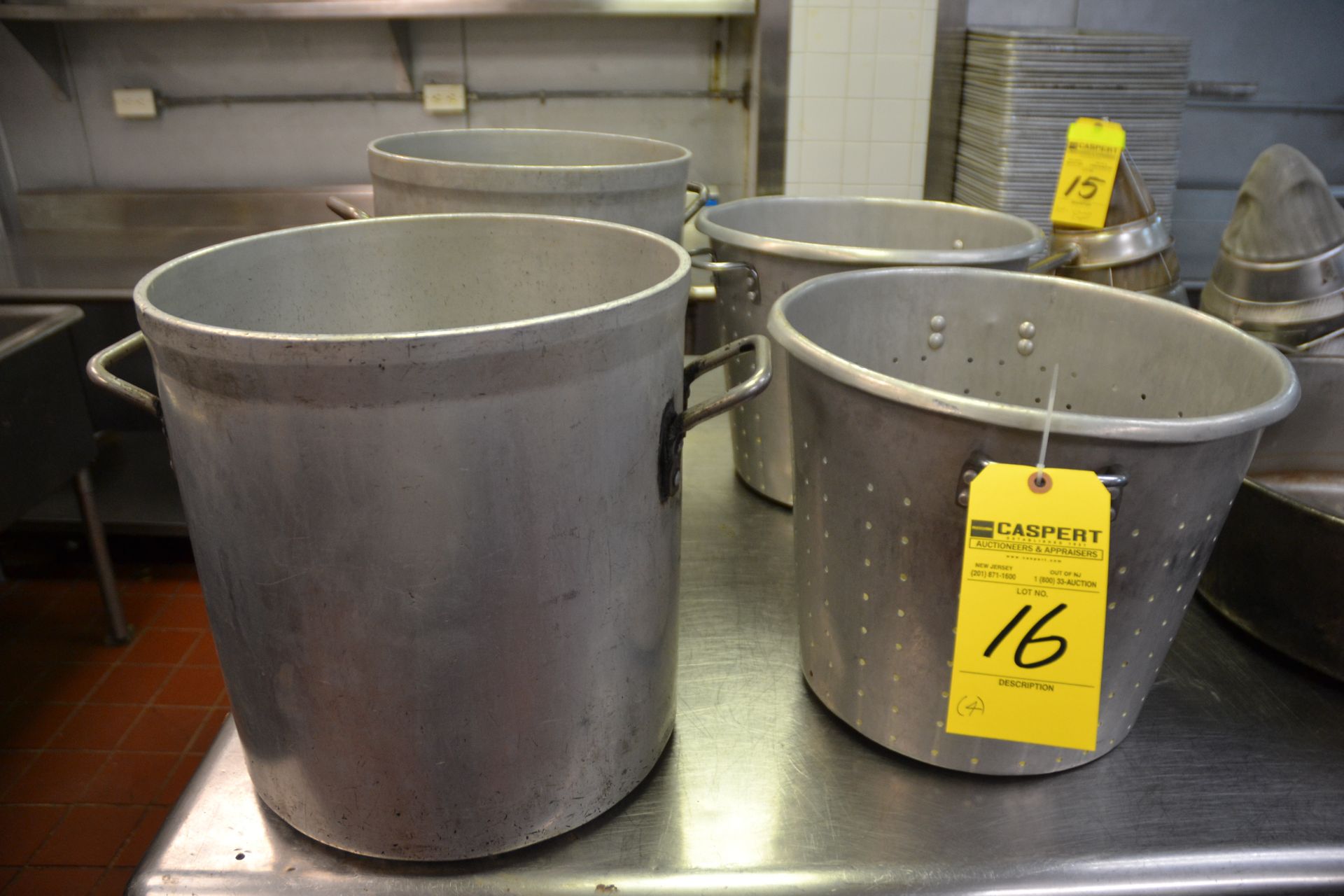 Assorted Stock Pots & Collanders