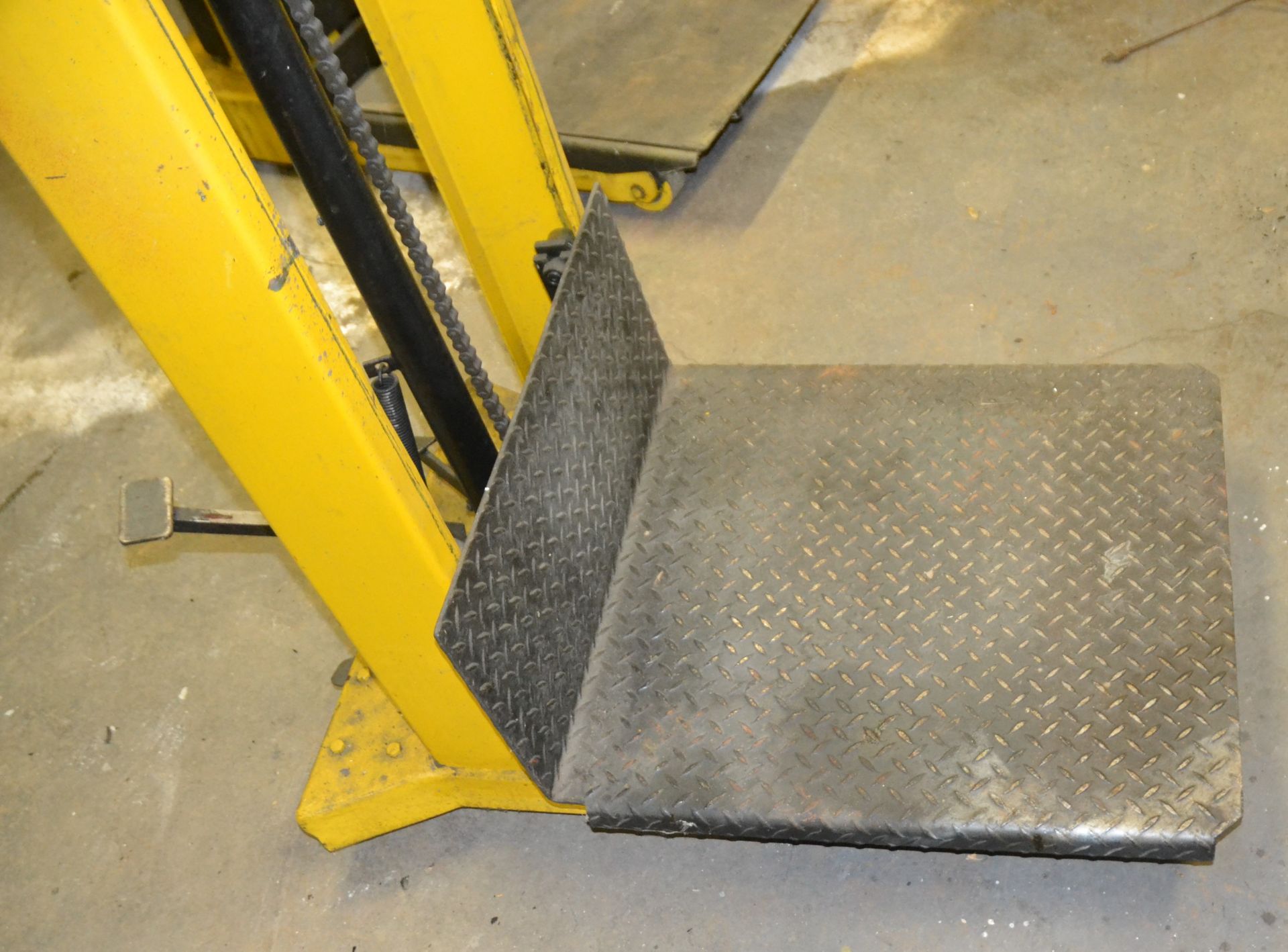 Platform Hydraulic Lift - Image 2 of 2