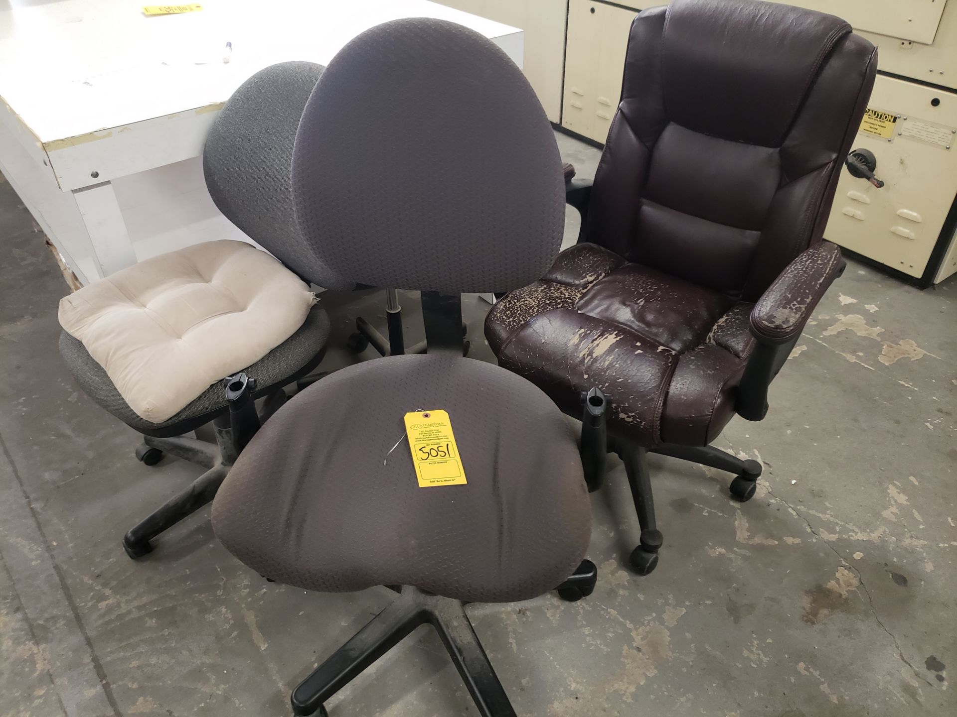 (4) CHAIRS (LOCATED AT: 16335 LIMA ROAD BLDG. 4 HUNTERTOWN, IN 46748)