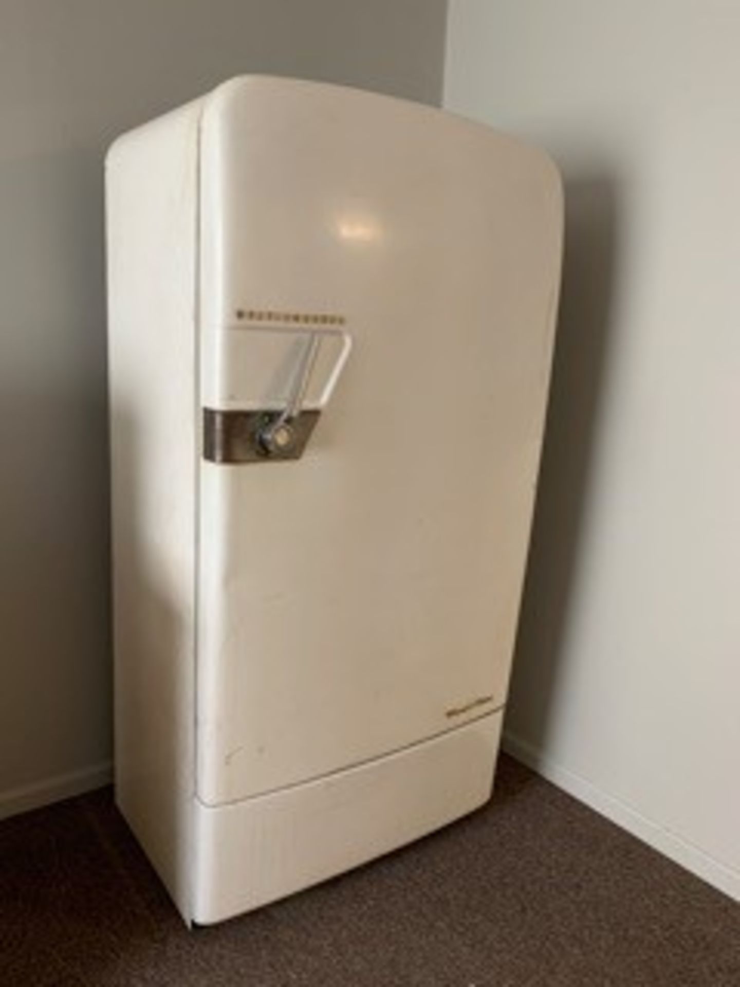 ANTIQUE WESTINGHOUSE REFRIGERATOR (LOCATED AT: 16335 LIMA ROAD, HUNTERTOWN, IN 46748)