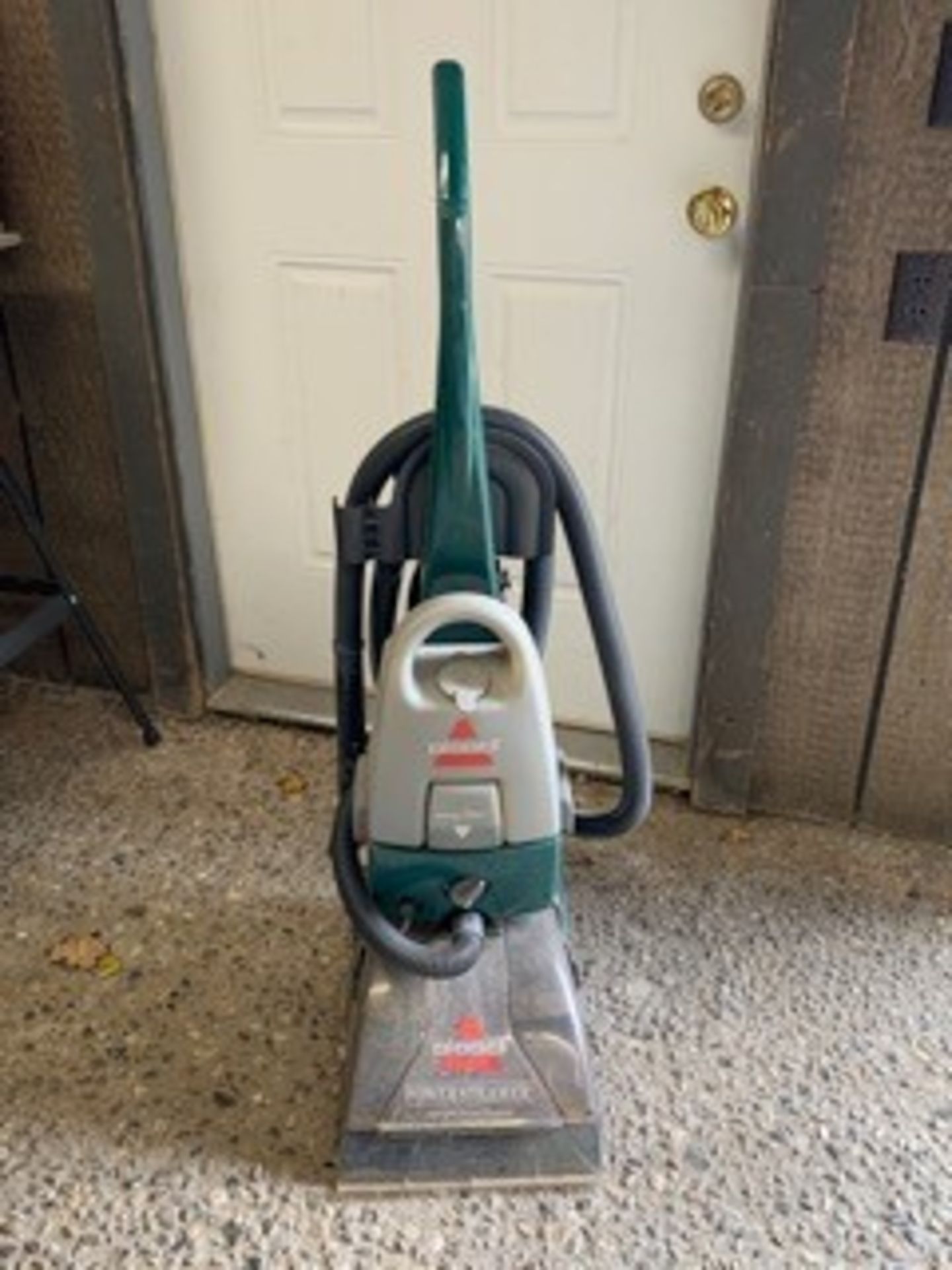 BISSELL CARPET CLEANER (LOCATED AT: 16335 LIMA ROAD, HUNTERTOWN, IN 46748)