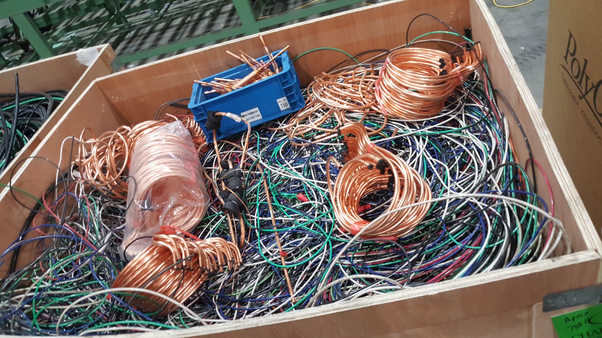 Lot of (2) wood crate with copper cable (different sizes), 1135 & 780 lb gross weight/Caja con - Image 2 of 2