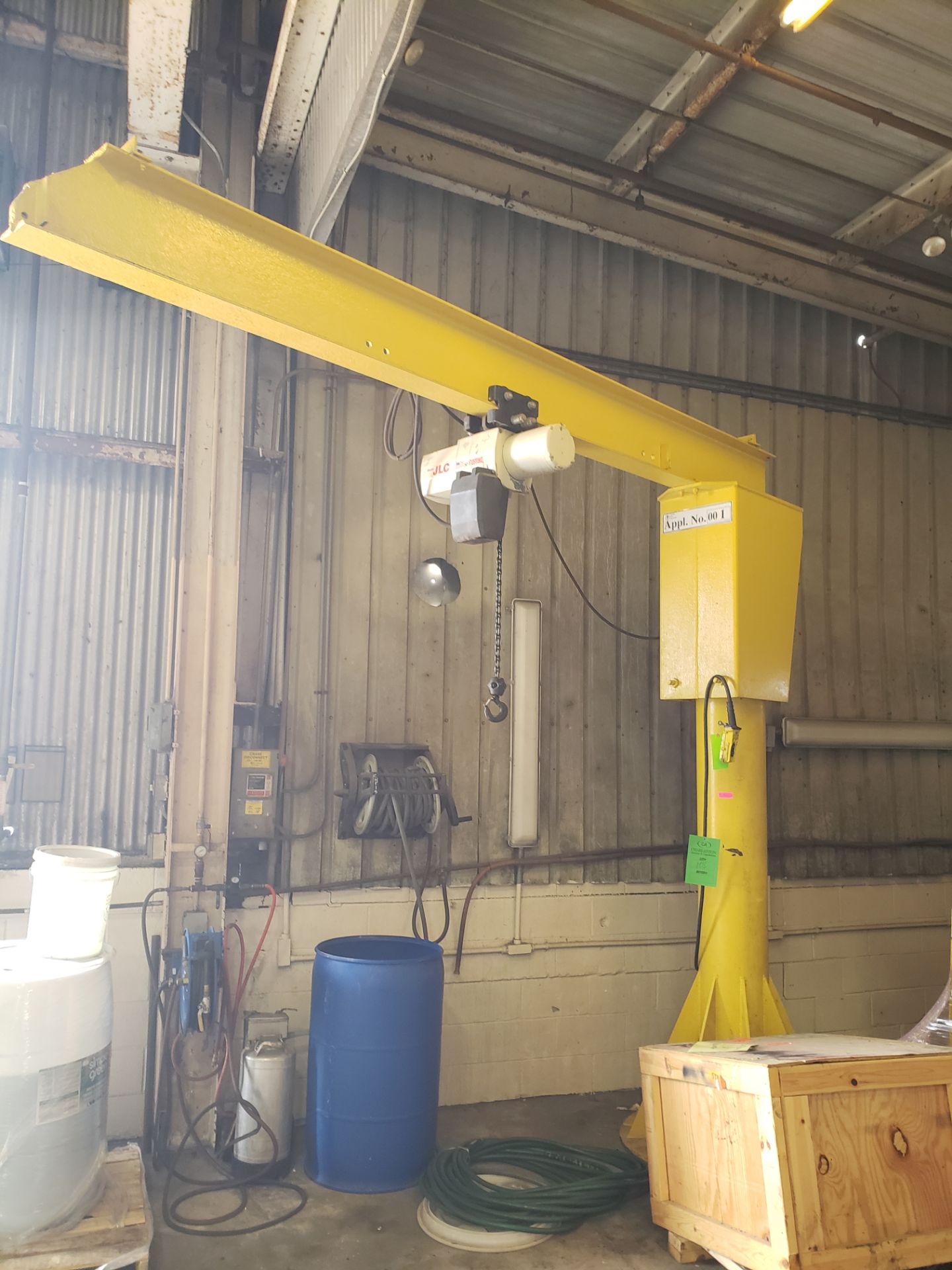 FLOOR MOUNT JIB CRANE W/ COFFING 1 TON ELECTRIC CHAIN HOIST