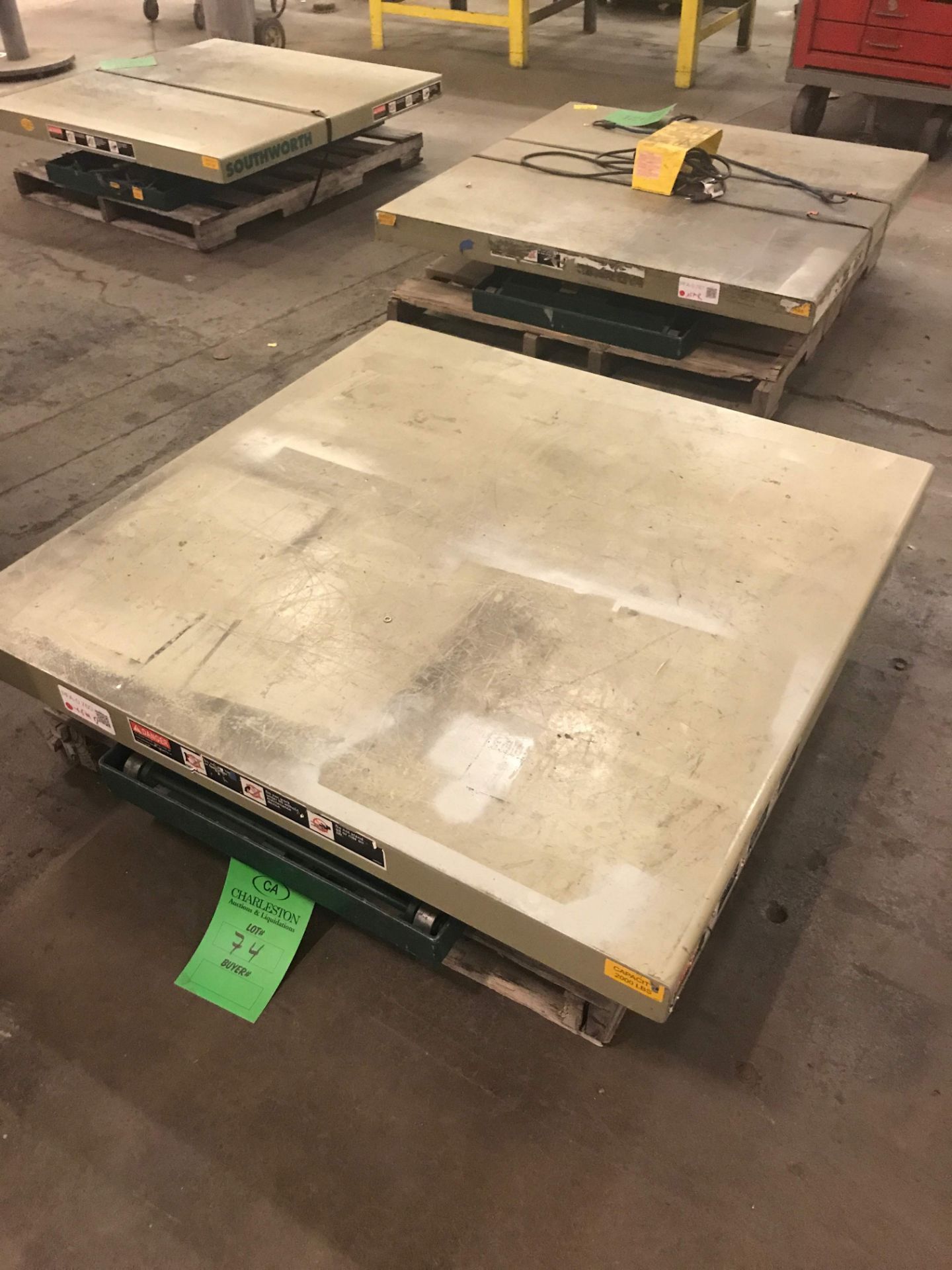 SOUTHWORTH PNEUMATIC LIFT TABLES 2000 LB CAPACITY