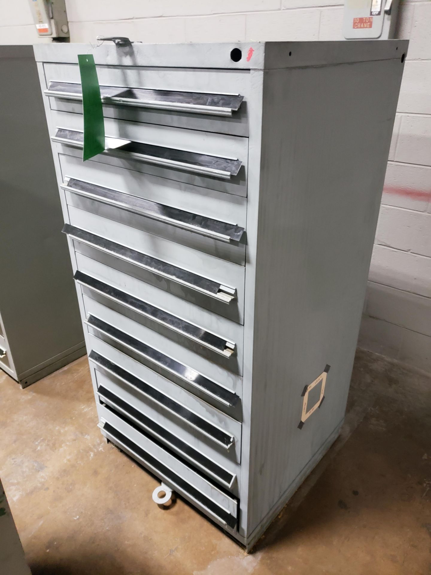 9 DRAWER TOOL CABINET (NO CONTENTS) G-4