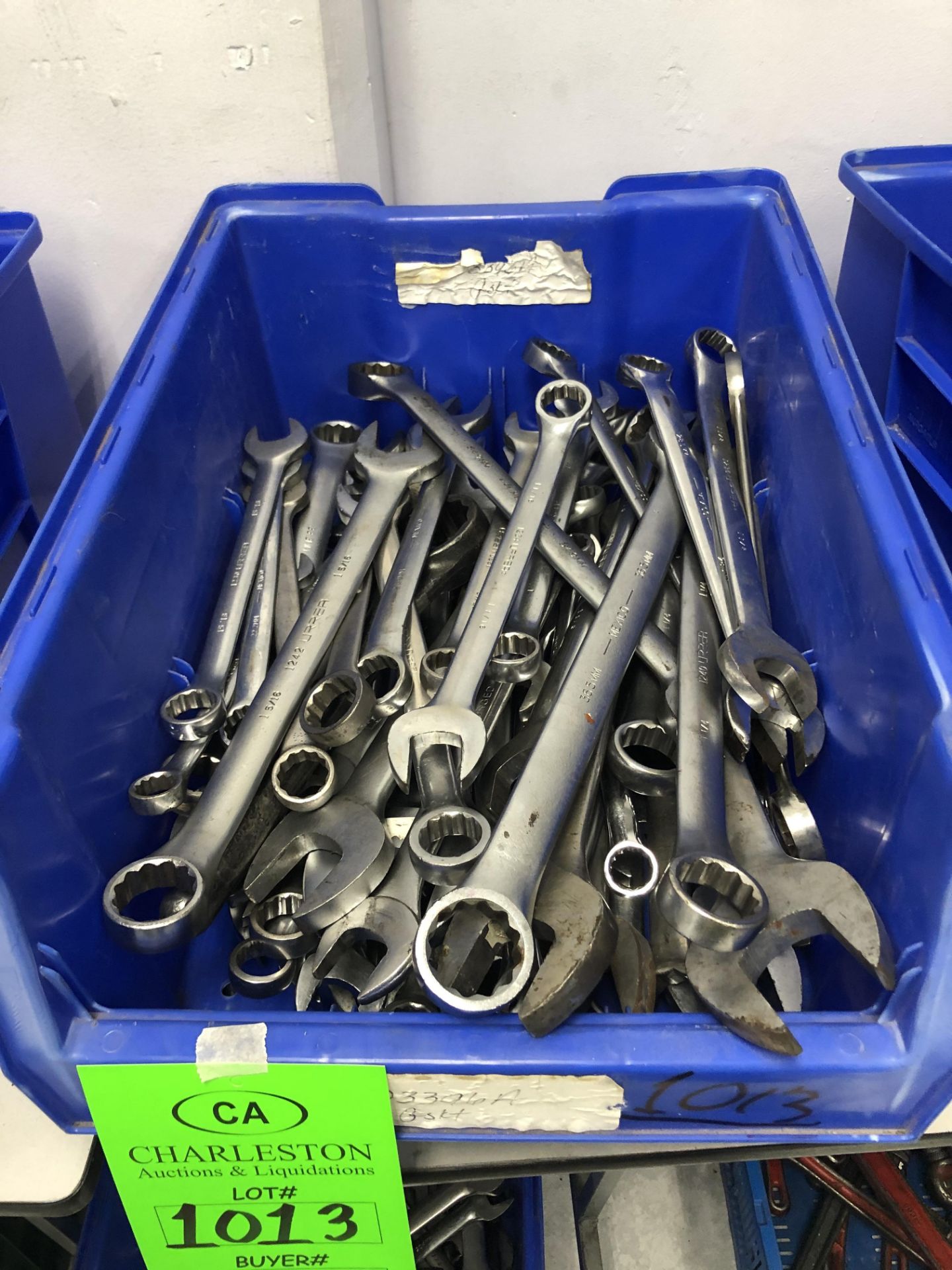 Lot of combination wrench, different sizes /Caja de llaves