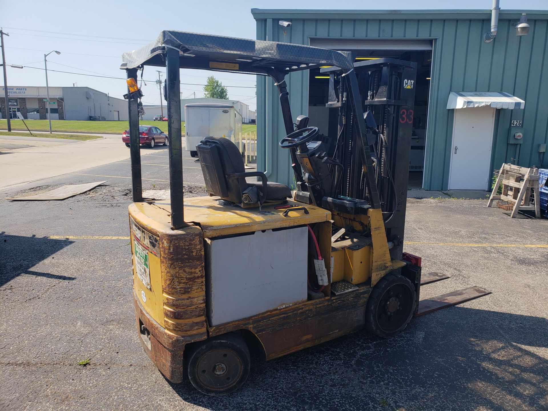 MITSUBISHI CATERPILLAR ELECTRIC FORK TRUCK 5000 LB CAPACITY, MODEL 2EG25E, 36 VOLT, SOLID TIRES, S# - Image 4 of 4