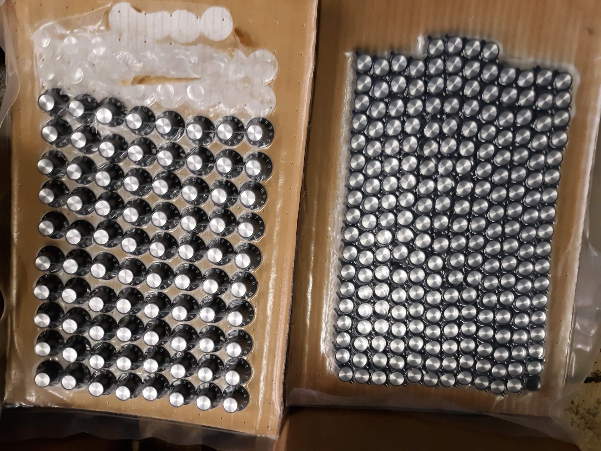 PALLET OF MISC. ELECTRONIC EQUIPMENT KNOBS - Image 3 of 6