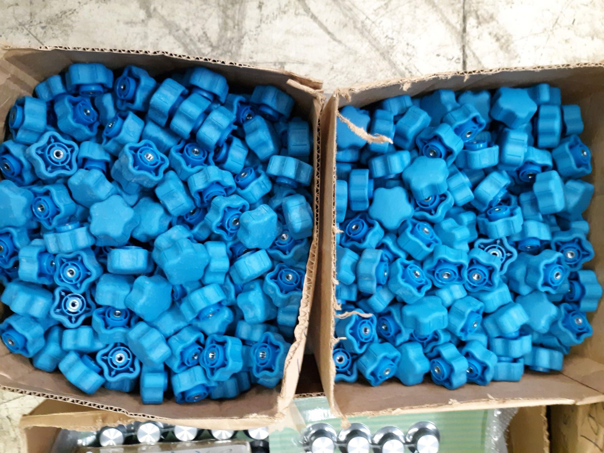 PALLET OF MISC. ELECTRONIC EQUIPMENT KNOBS - Image 2 of 5