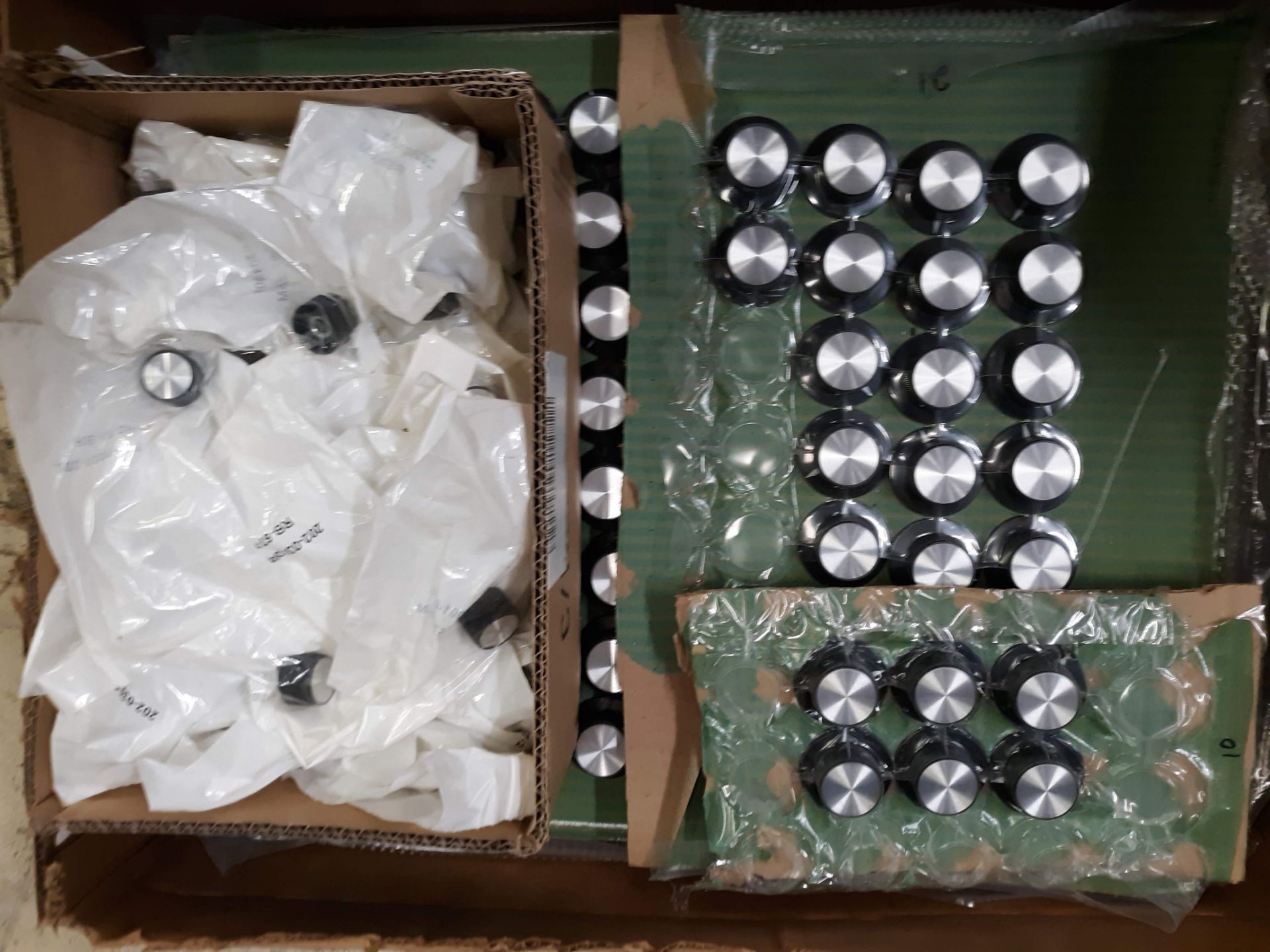 PALLET OF MISC. ELECTRONIC EQUIPMENT KNOBS - Image 5 of 5