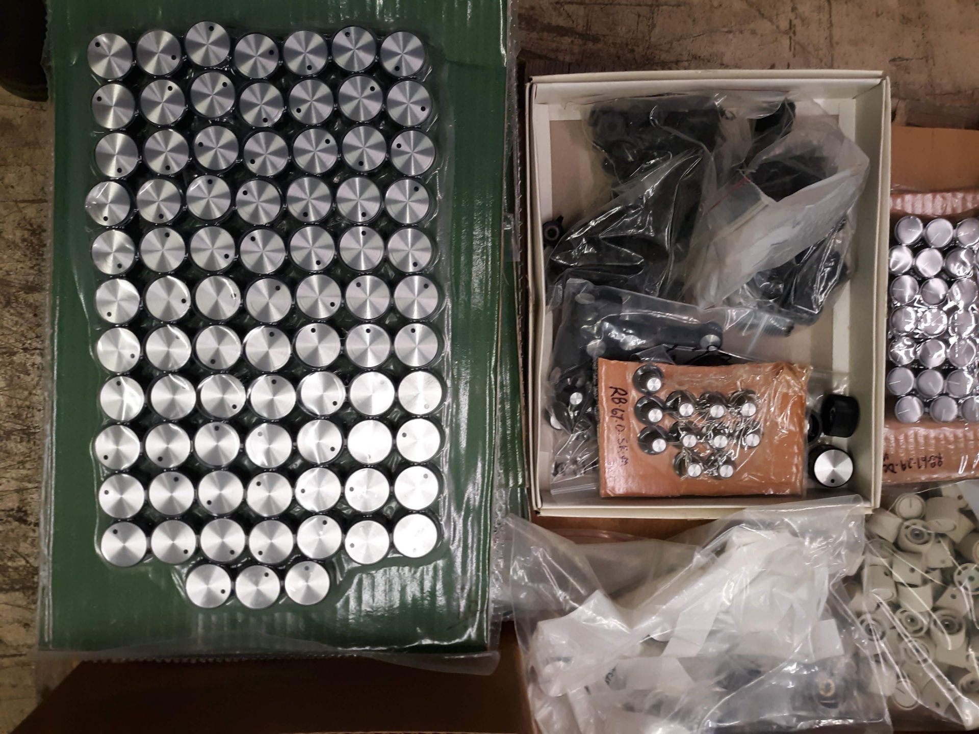 PALLET OF MISC. ELECTRONIC EQUIPMENT KNOBS - Image 5 of 6