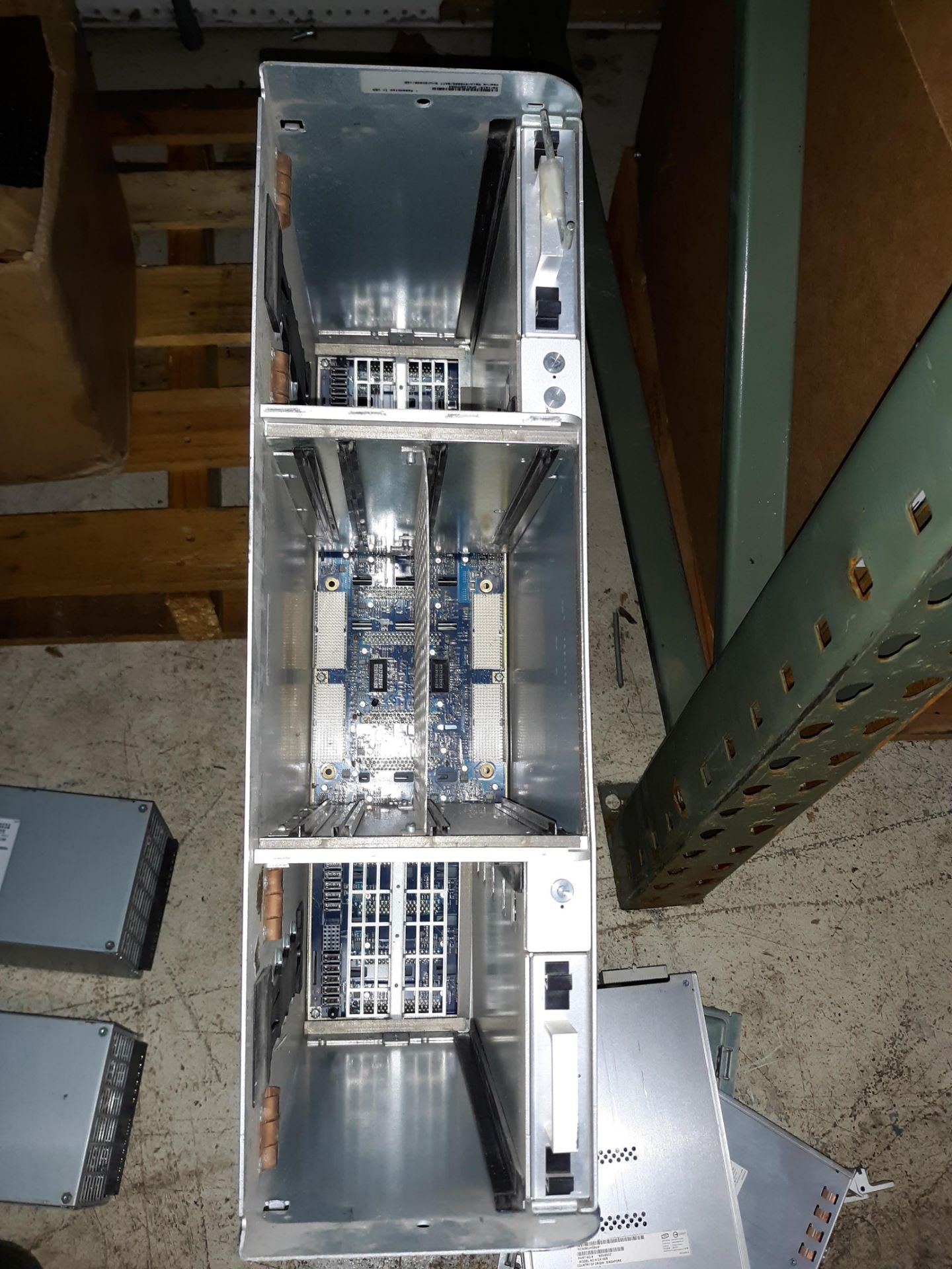 RACK-MOUNT CABINET W/ 14 SLOTS FOR HITACHI DESKSTAR DRIVES CONTAINS (6) 500 LB DESKSTAR INTERNAL - Image 4 of 8