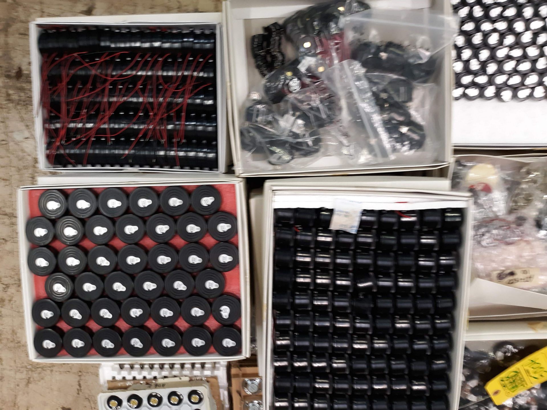 PALLET OF MISC. ELECTRONIC PARTS/COMPONENTS: SMALL SPEAKERS; BUZZERS ETC. - Image 4 of 5