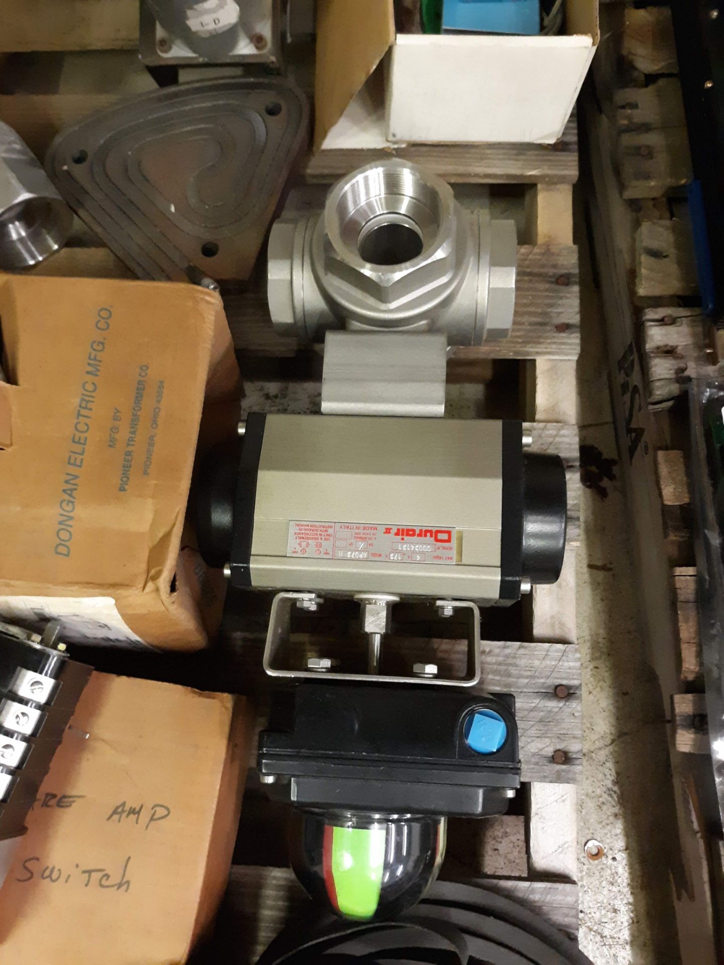PALLET OF MISC. ITEMS: 2½" CAST IRON VALVE; MISC. BELTS; NUMATIC CYCLINDERS; DONGAN TRANSFORMER; - Image 3 of 7