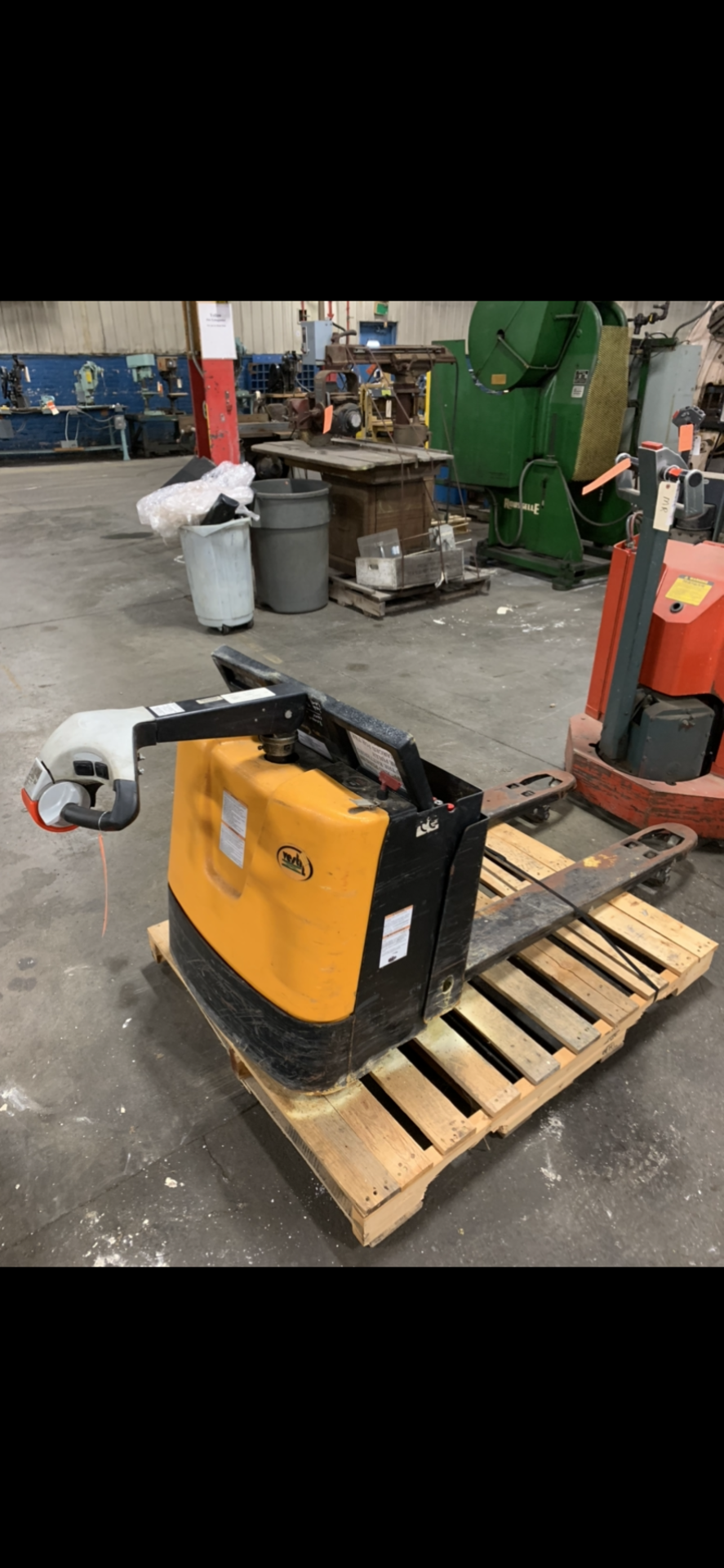 VESTIL ELECTRIC PALLET JACK MODEL-EPT-2547-30 S#51029504 3000LB CAP.