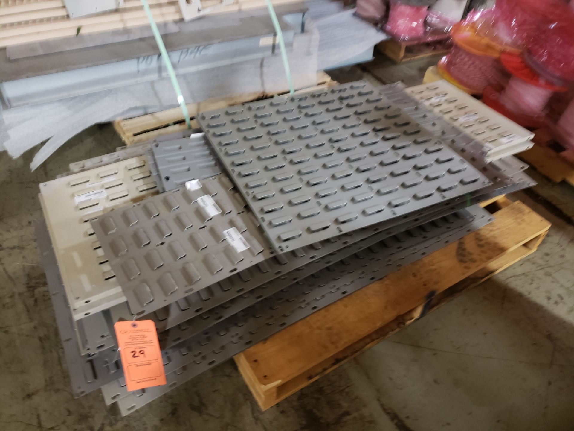 PALLET OF VARIOUS BIN ORGANIZER HANGERS