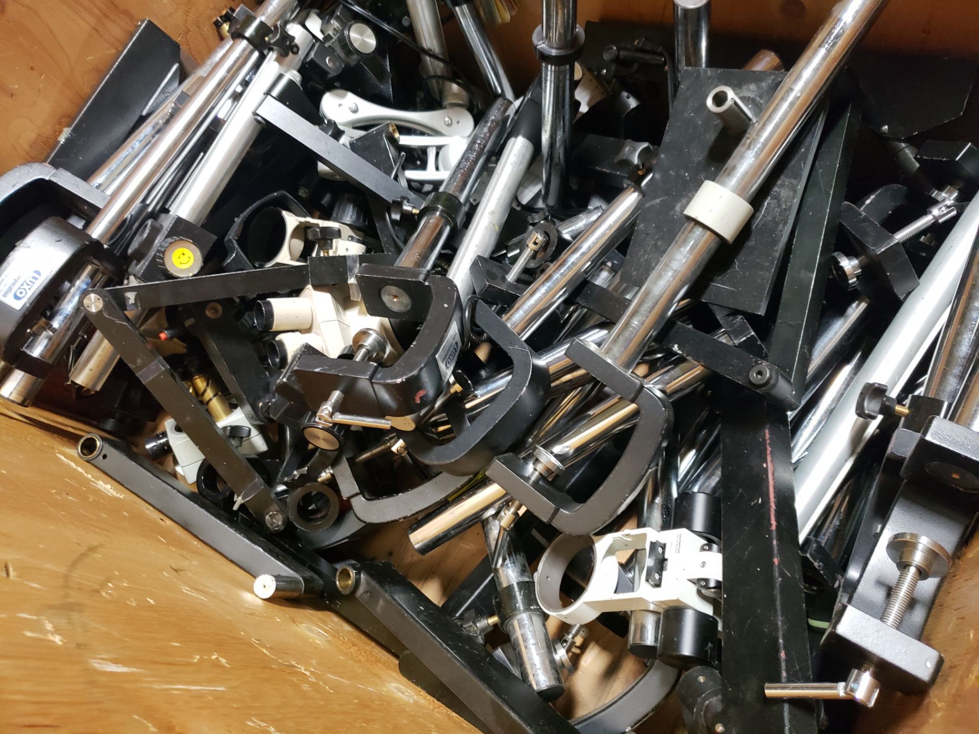 LARGE QUANTIY OF MICROSCOPE CLAMPS/HARDWARE - Image 2 of 2