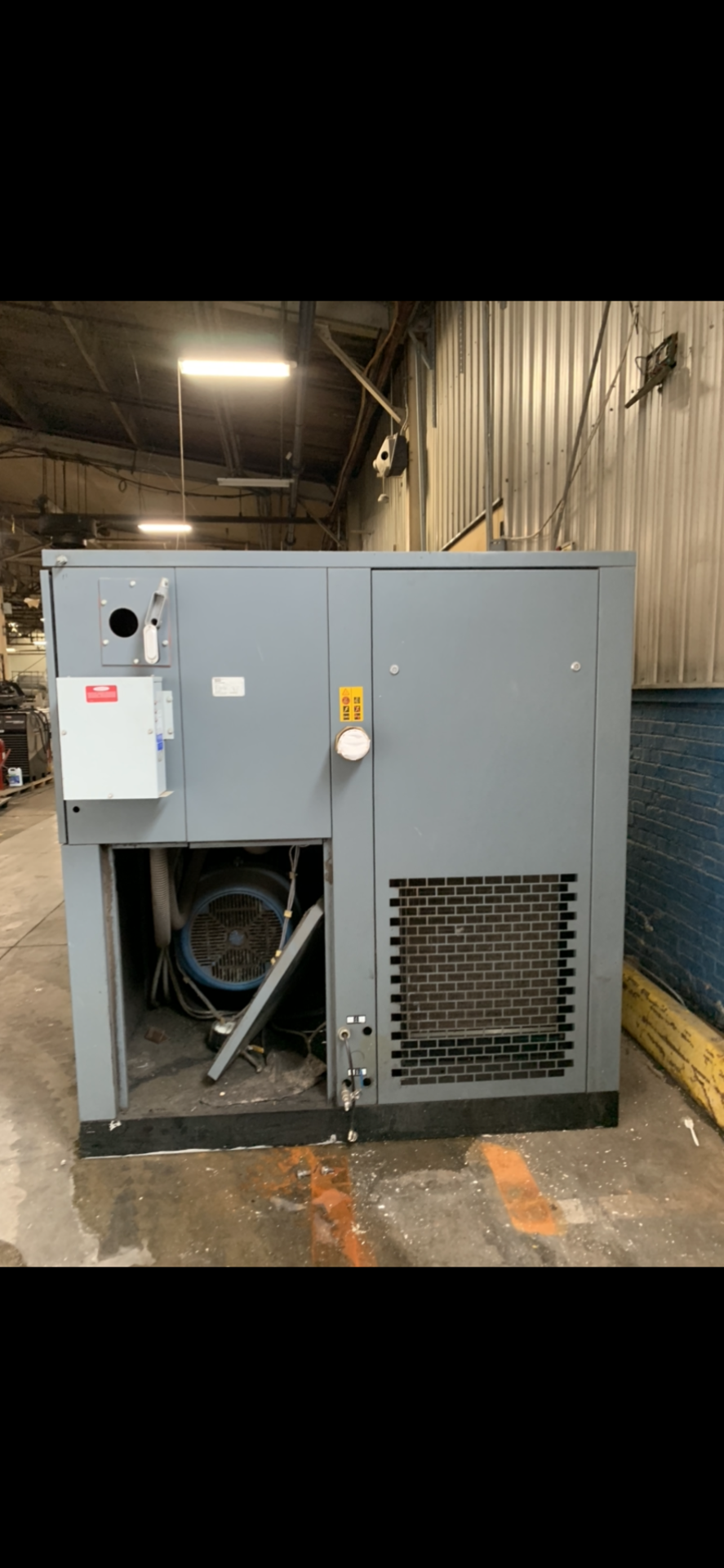 2002 ATLAS COPCO ROTARY SCREW AIR COMPRESSOR MODEL-GA160FF S#AIF.077904 220 HP - Image 3 of 3