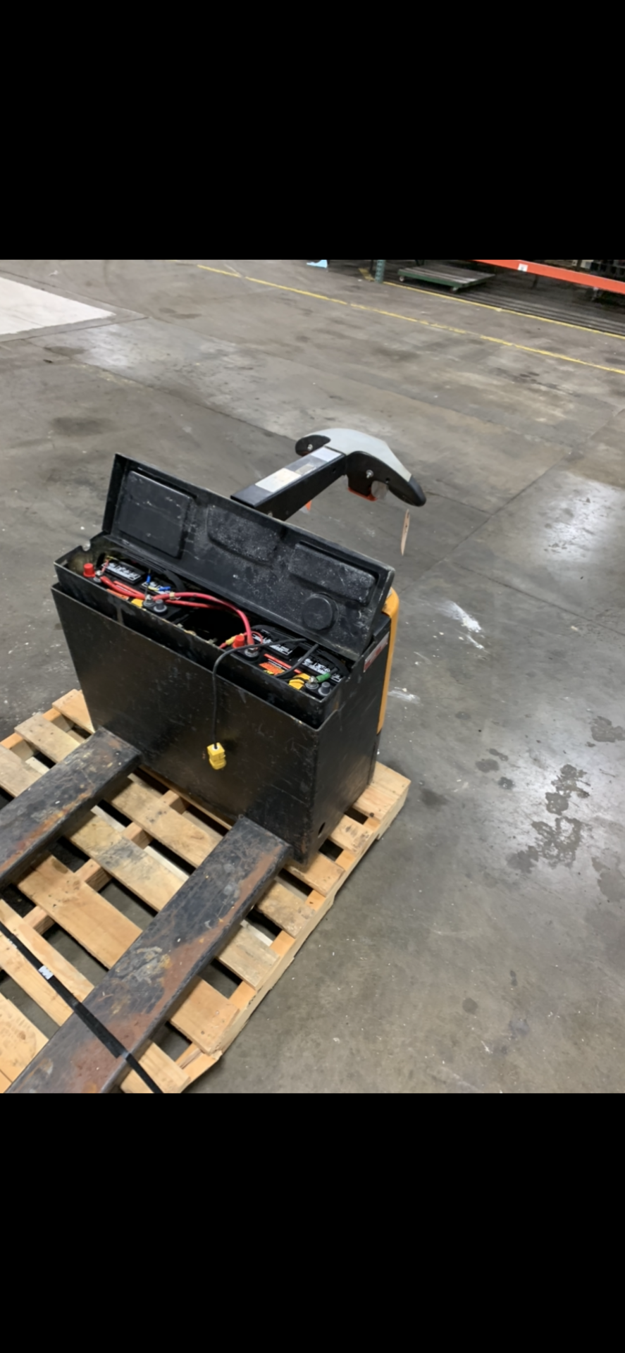 VESTIL ELECTRIC PALLET JACK MODEL-EPT-2547-30 S#51029504 3000LB CAP. - Image 2 of 3