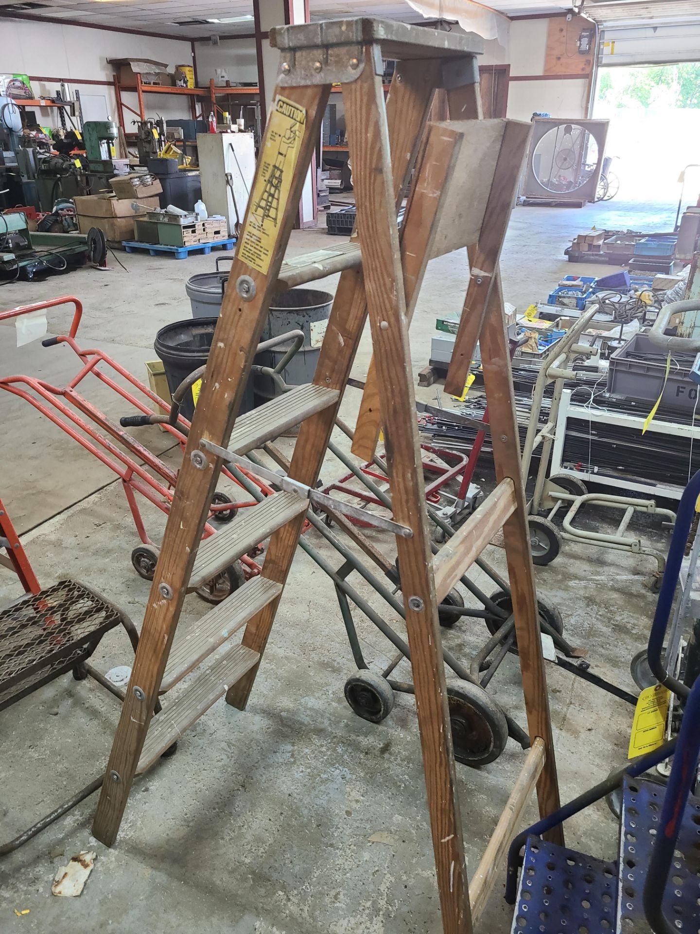 5FT WOOD LADDER