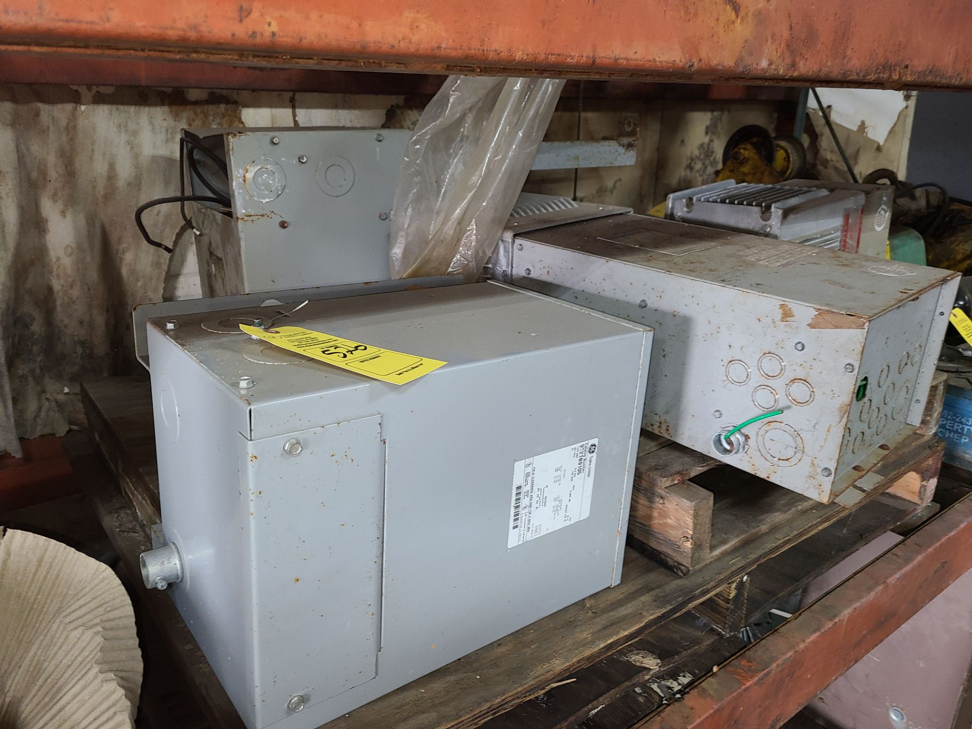 PALLET OF TRANSFORMERS: GE 5 KVA 15 KVA 7.5 KVA - Image 2 of 2