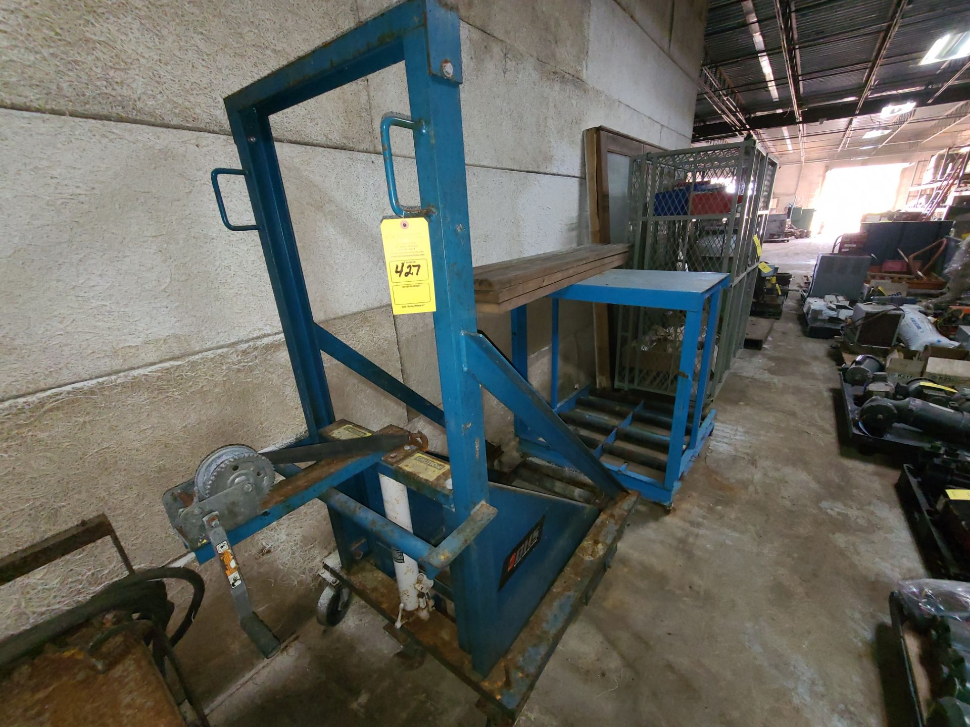 BATTERY HANDLING SYSTEM (1) LIFT CART (1) CHARGING STAION