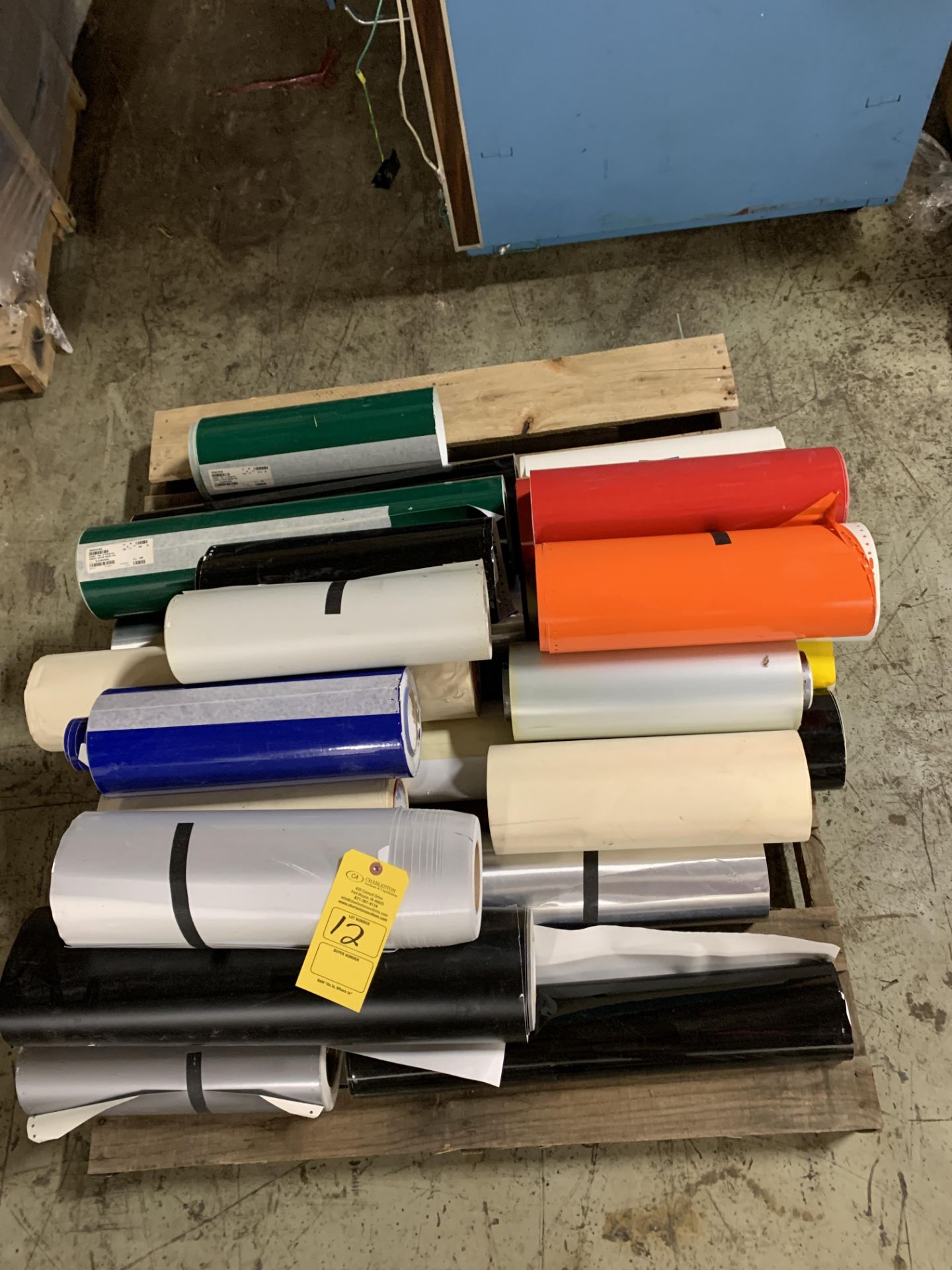 LOT OF VINYL WRAP VARIOUS COLORS