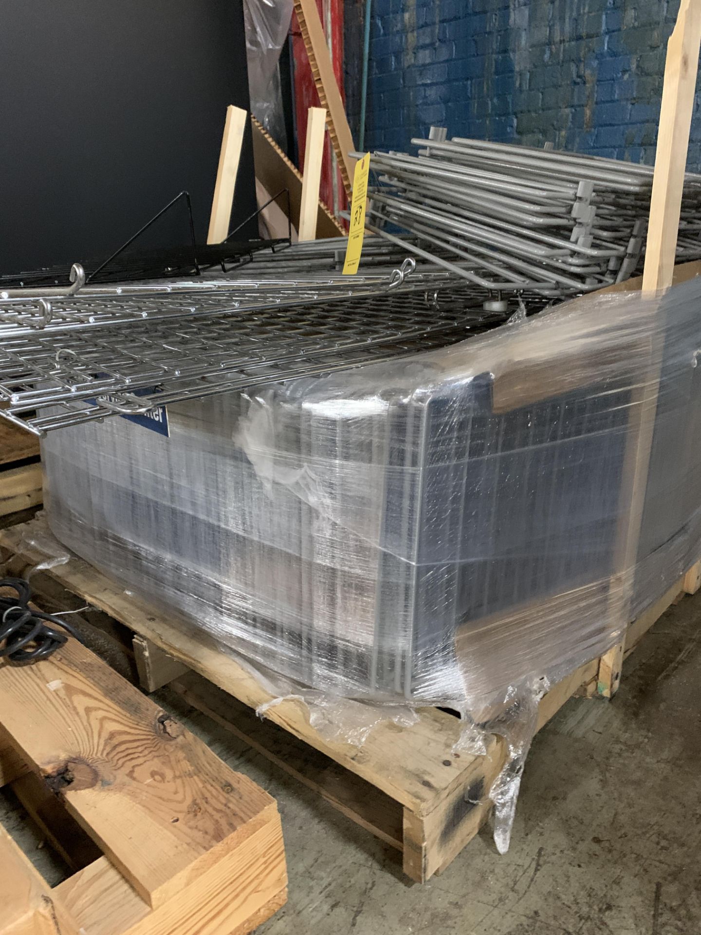 PALLET OF WIRE RACKING - Image 2 of 2