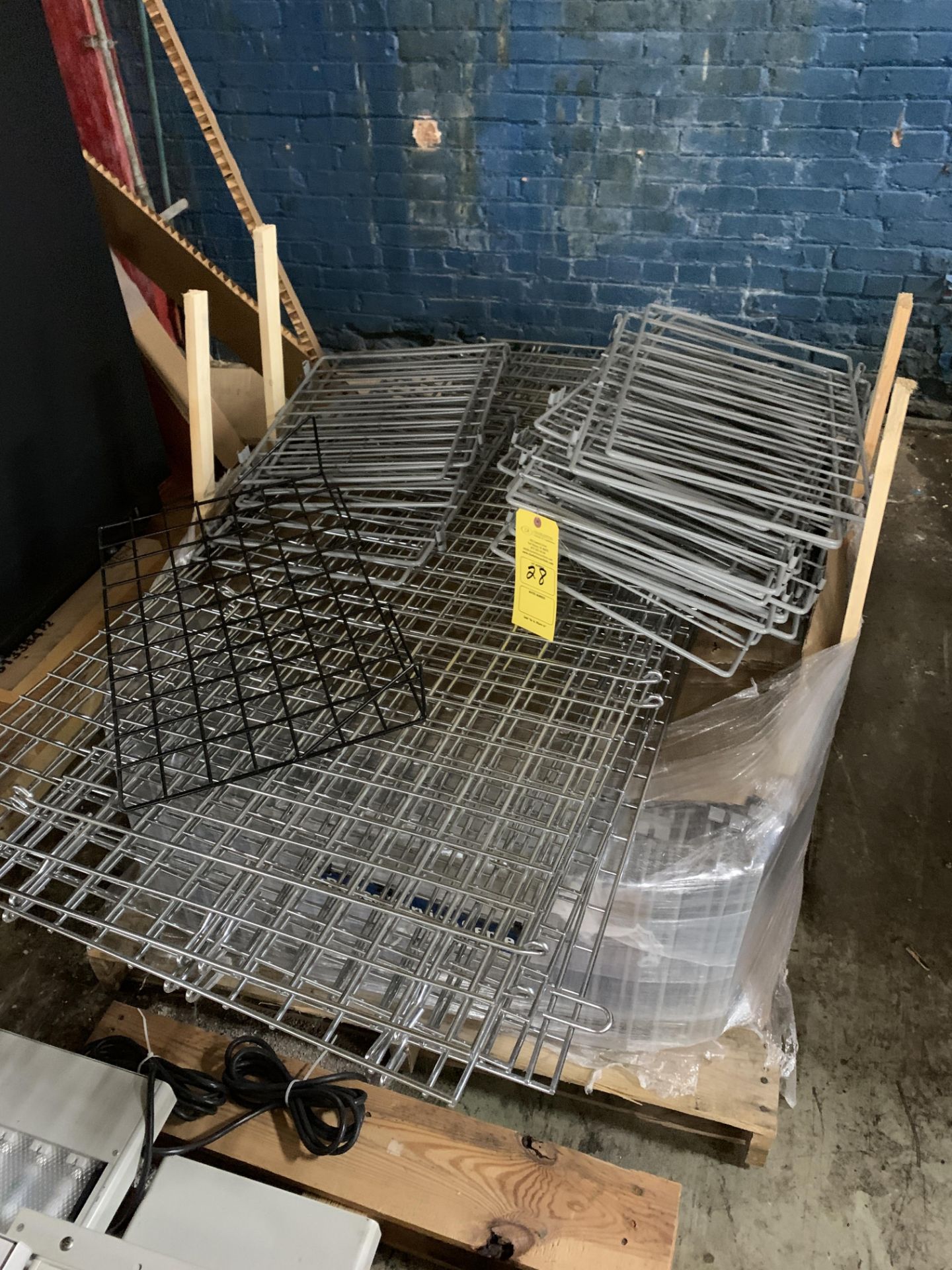 PALLET OF WIRE RACKING