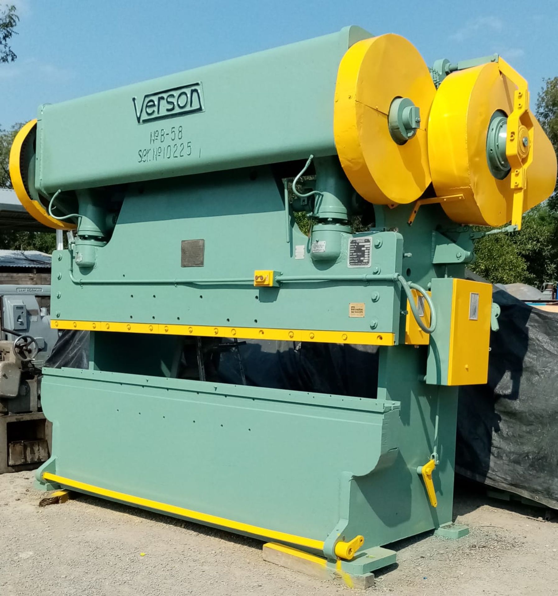 VERSON Bending Machine S/N 10225 115 Ton/ Dobladora